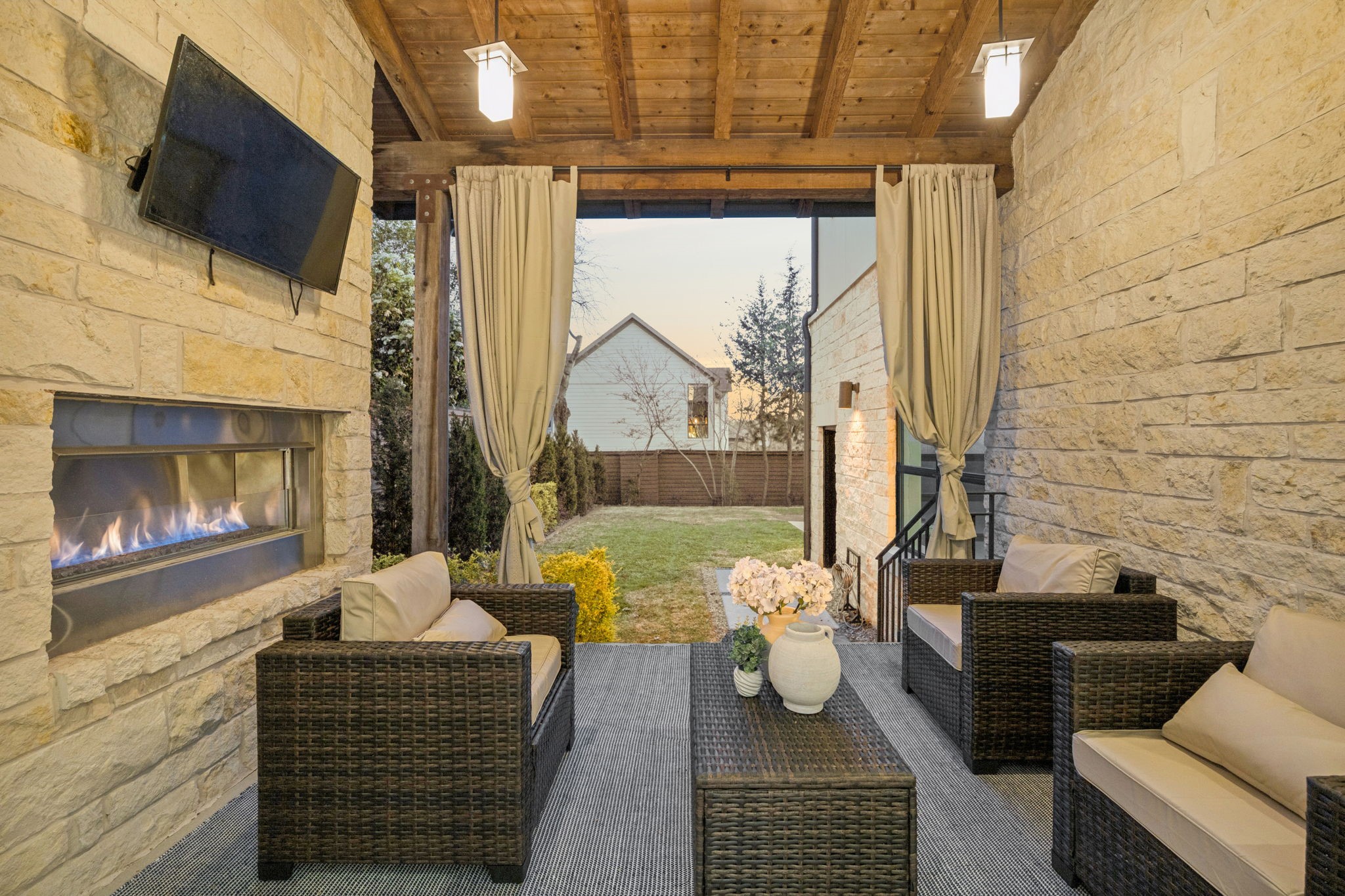 7326 La Vista Drive