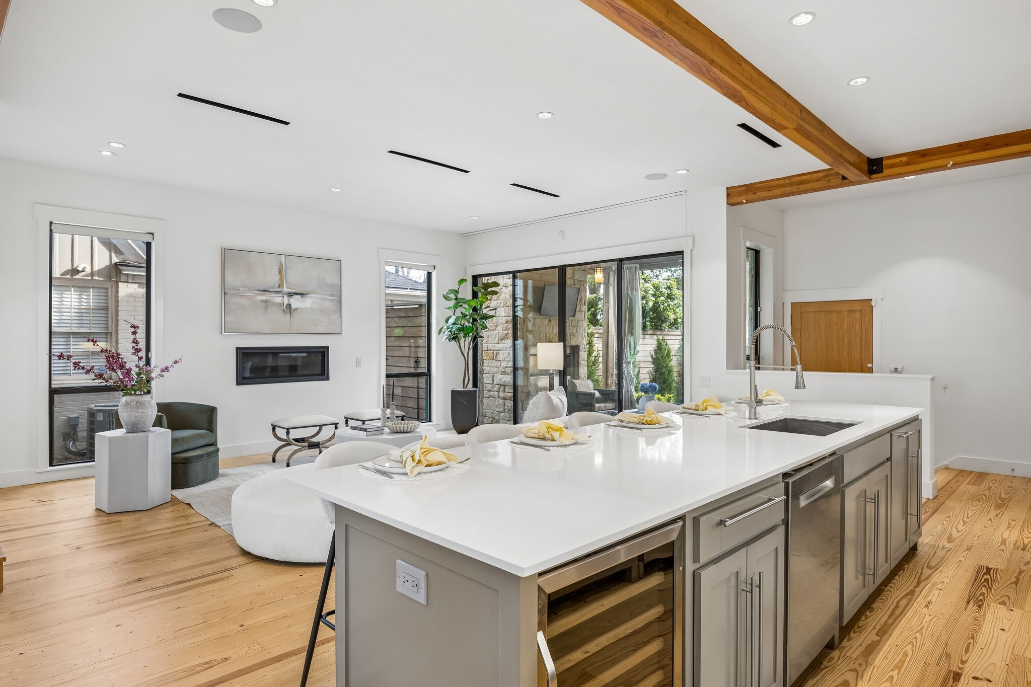 7326 La Vista Drive