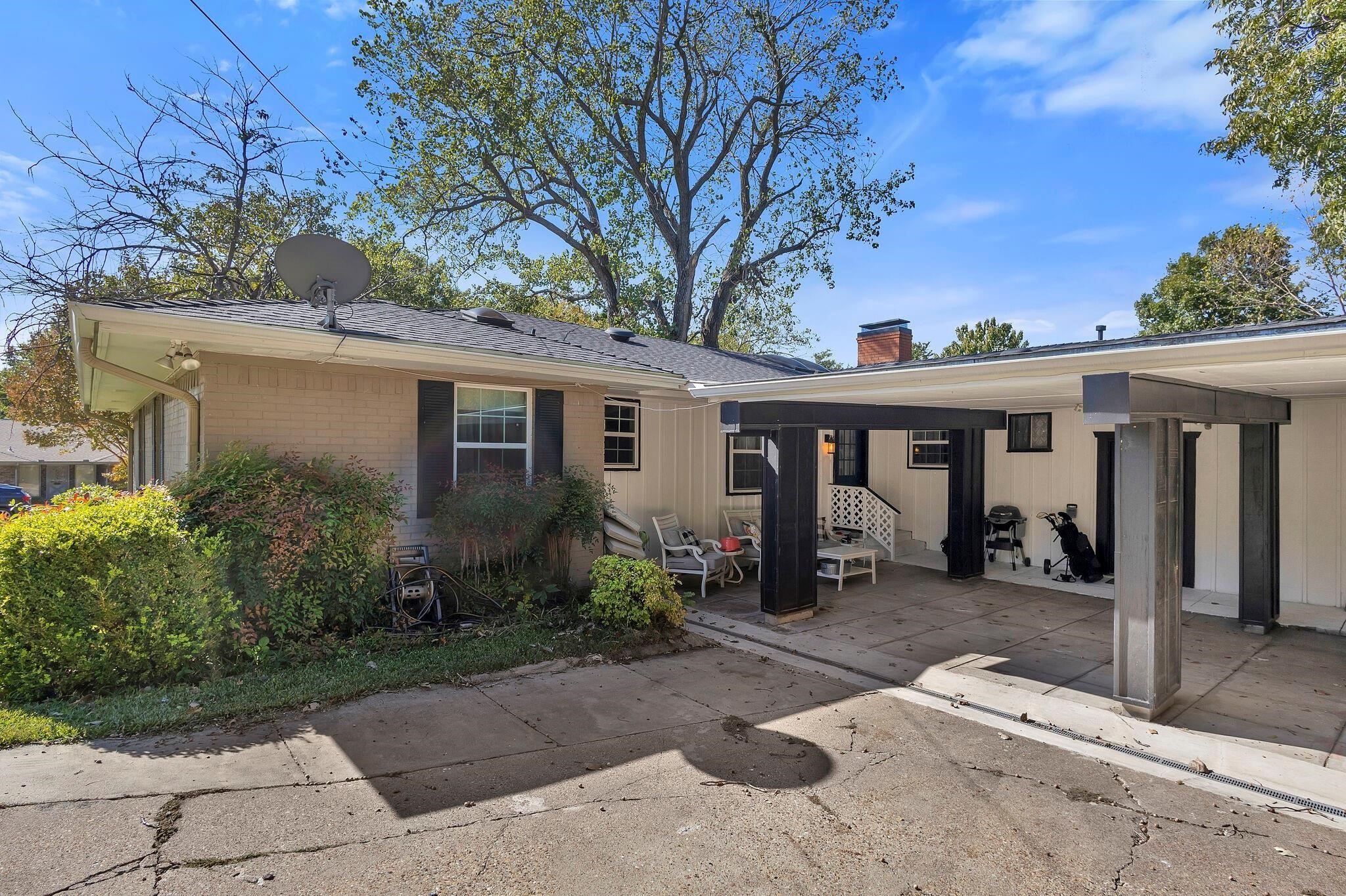 402 Kenway Street