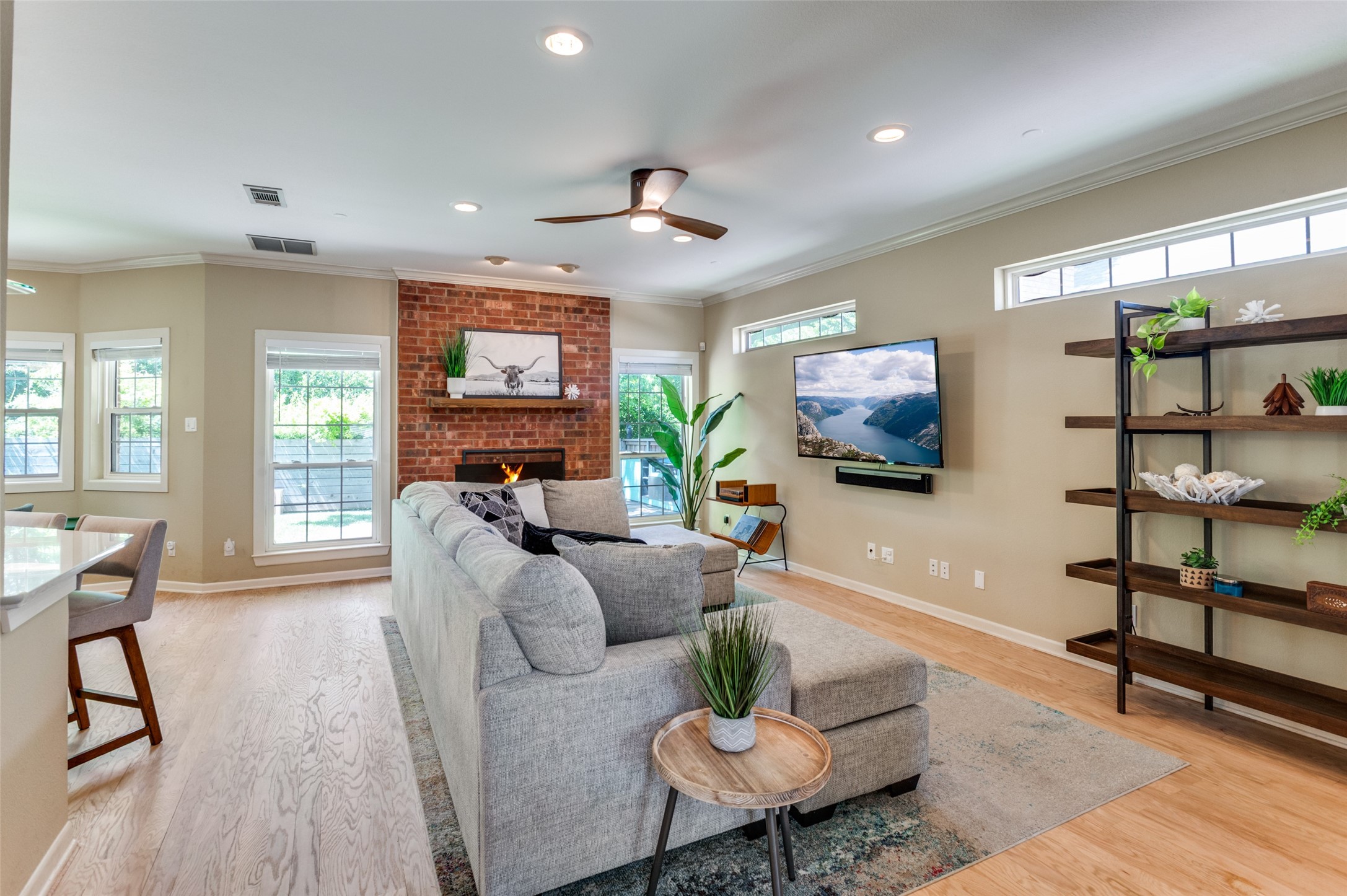 9727 Vinewood Drive