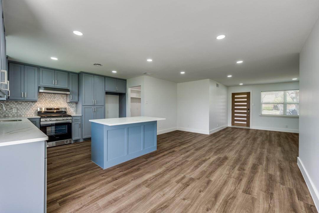 1223 Donna Drive