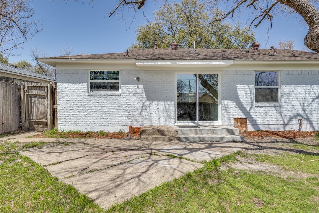 1223 Donna Drive