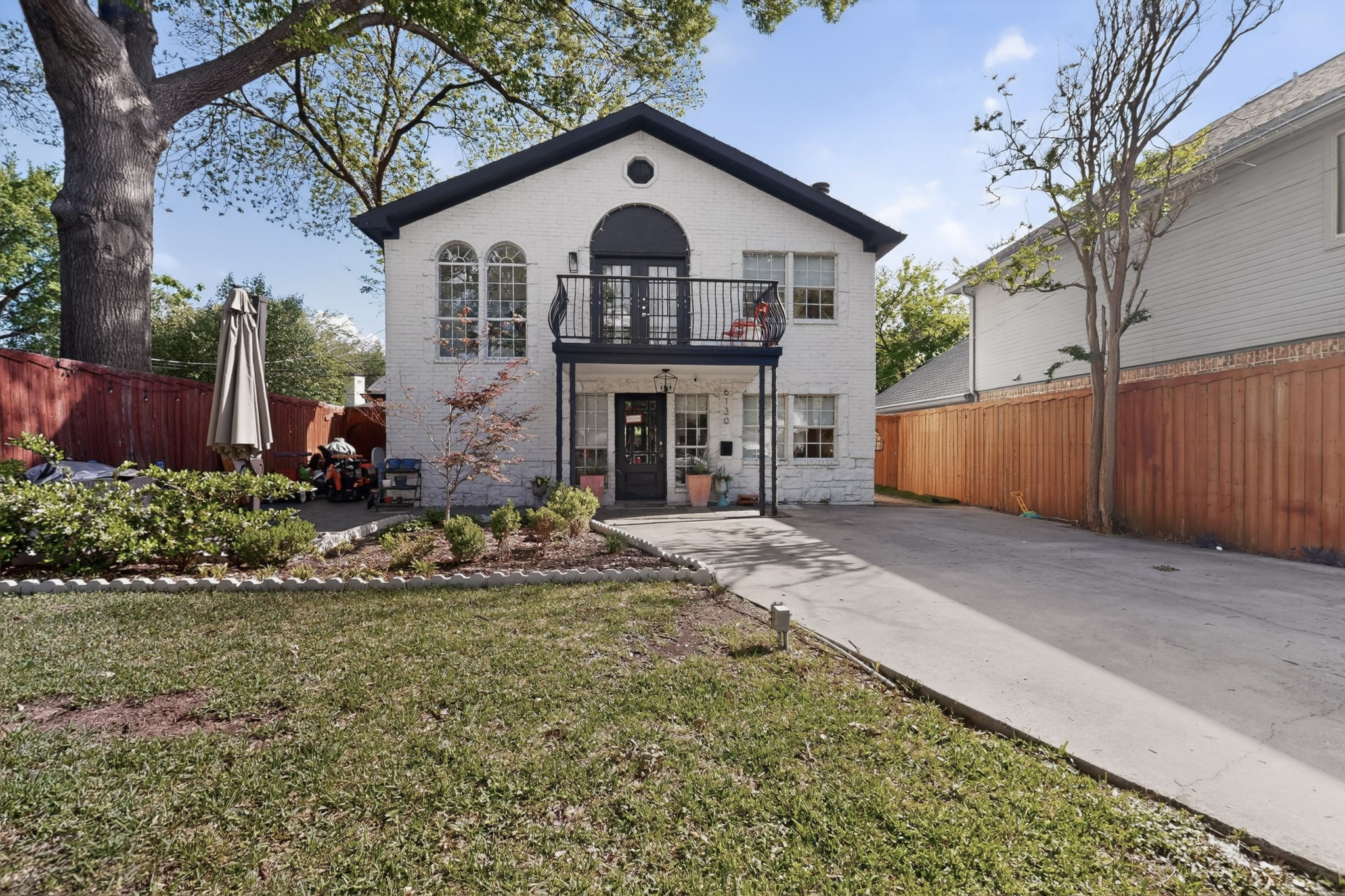 6130 Lakeshore Drive