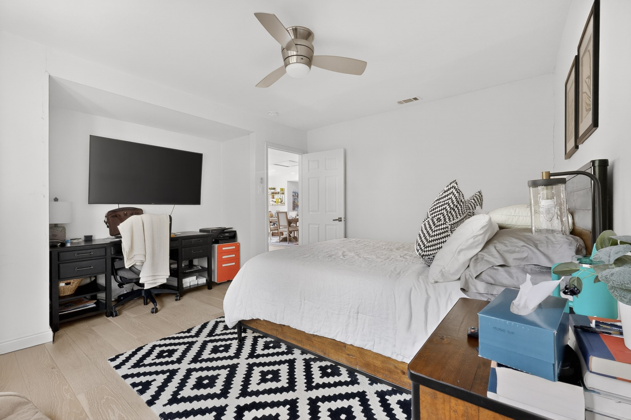 6130 Lakeshore Drive