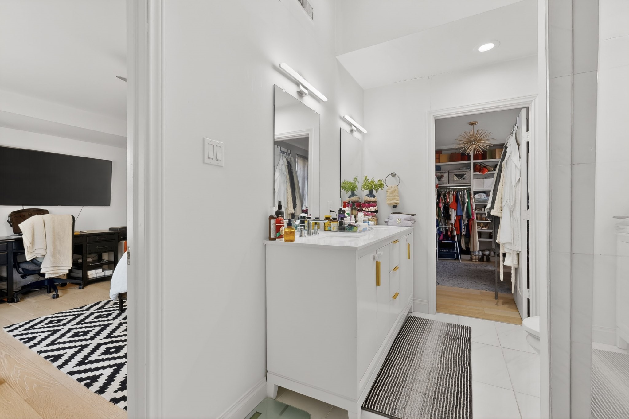 6130 Lakeshore Drive