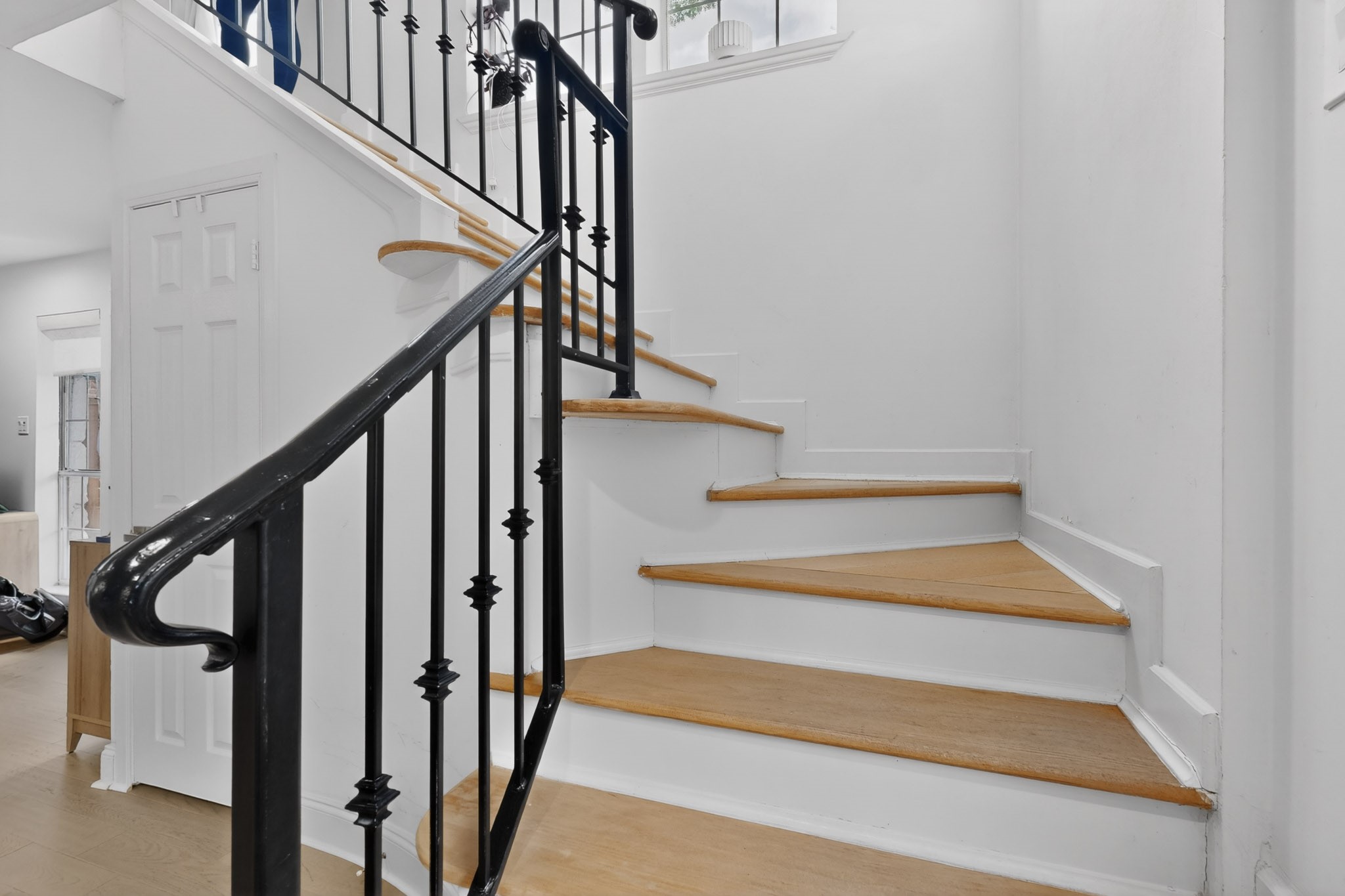 6130 Lakeshore Drive