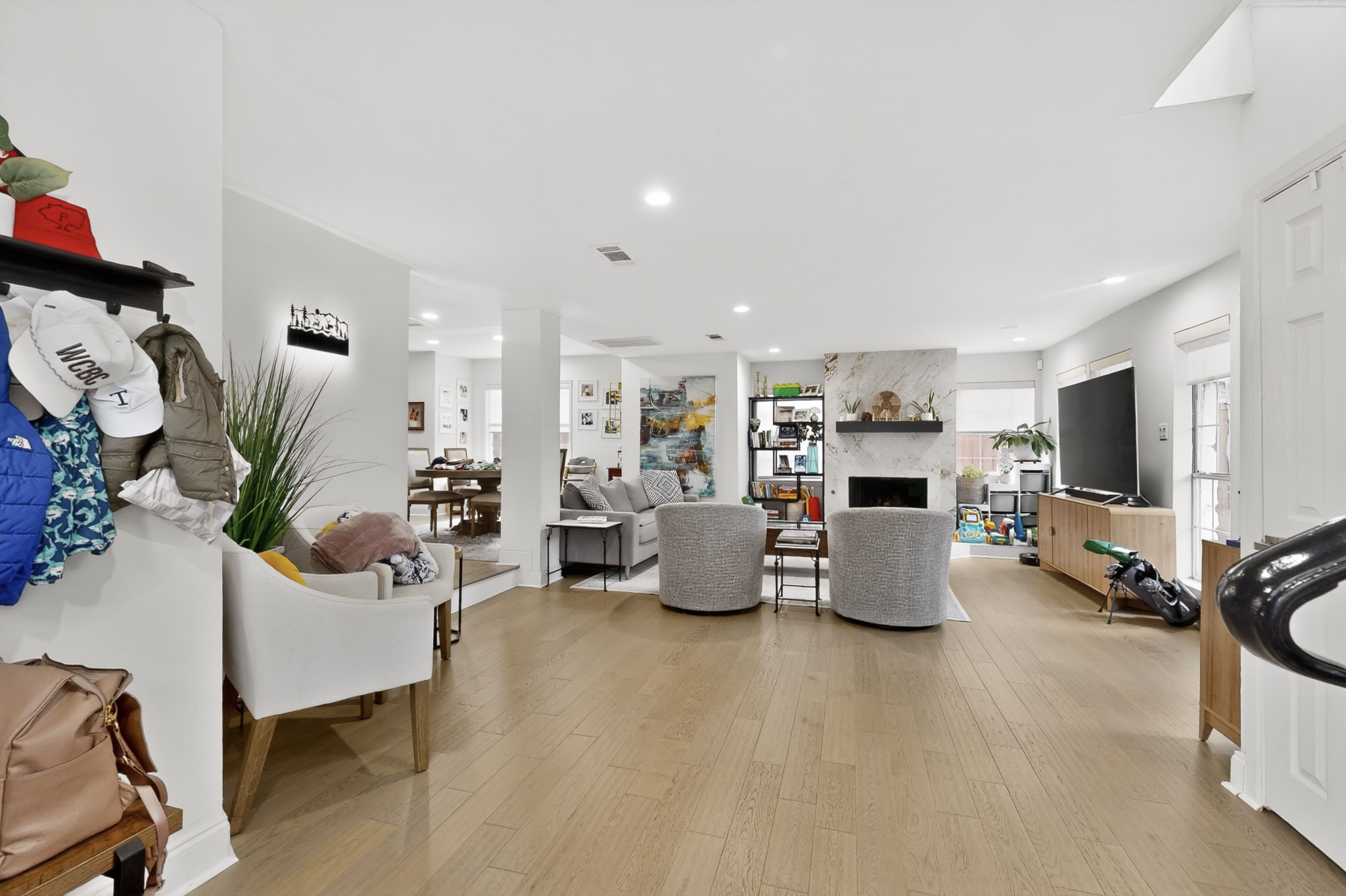 6130 Lakeshore Drive