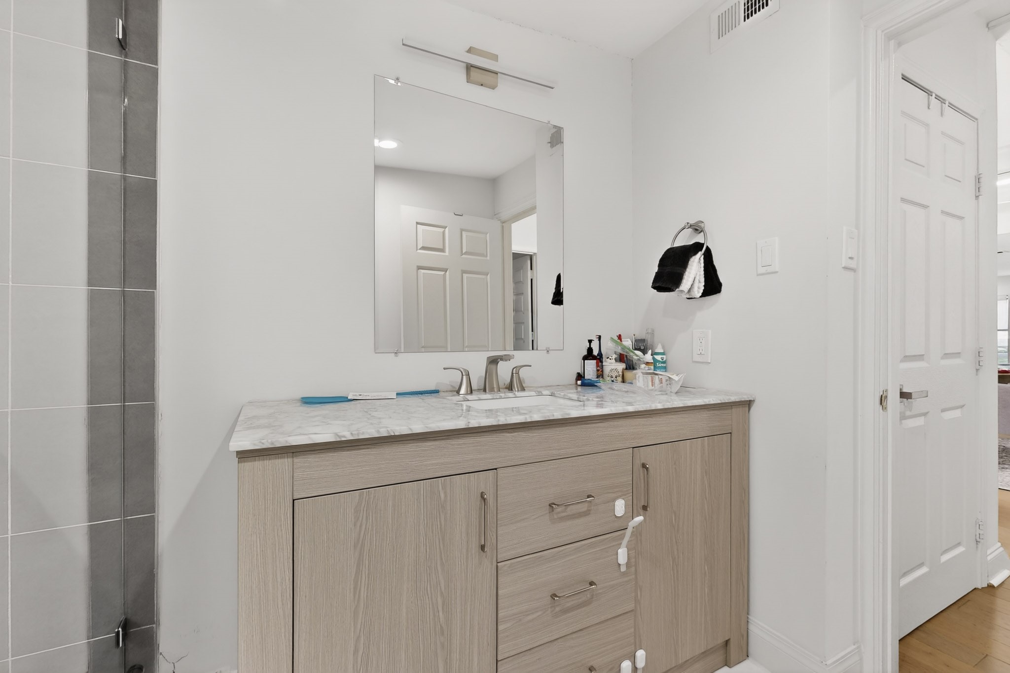 6130 Lakeshore Drive