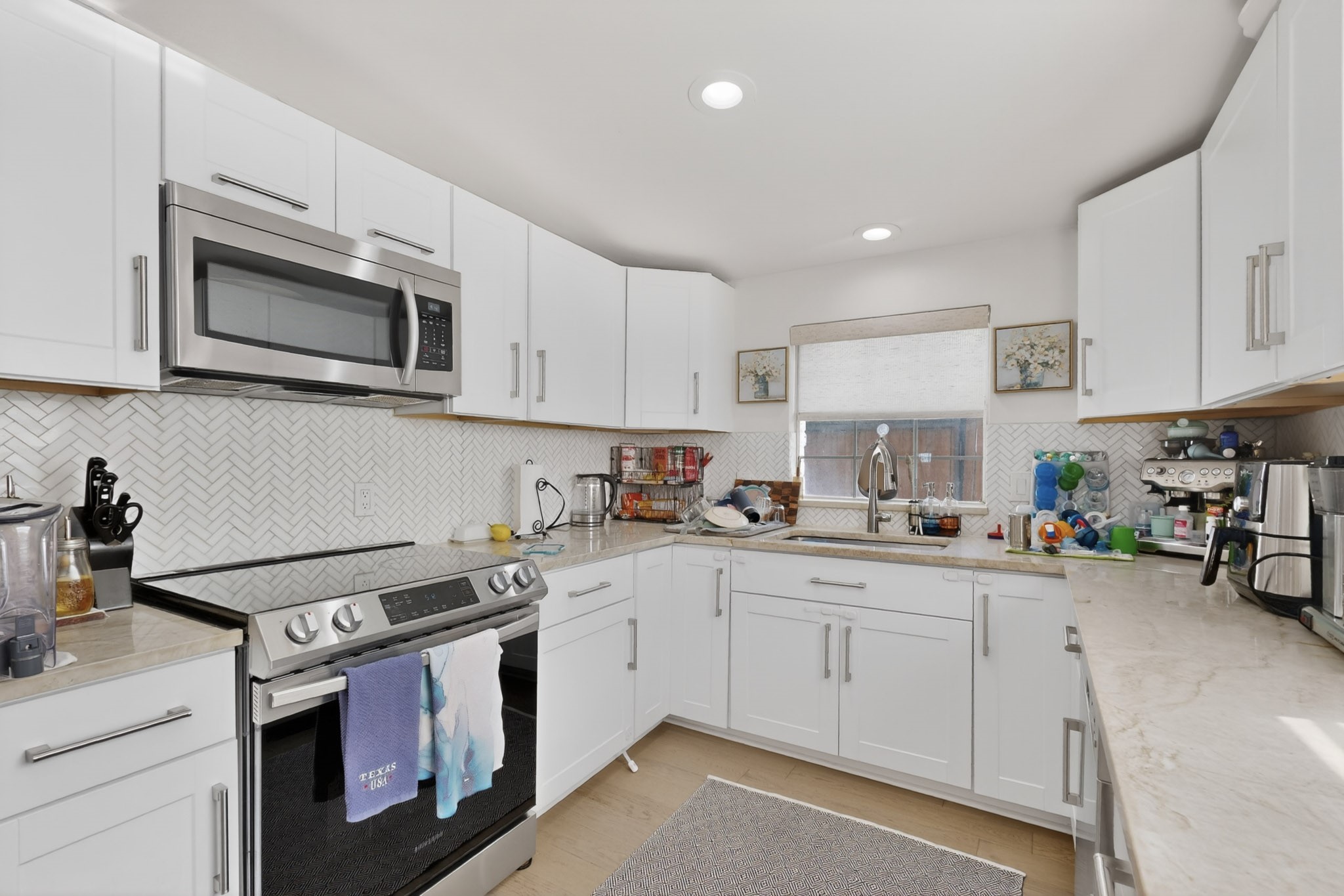 6130 Lakeshore Drive