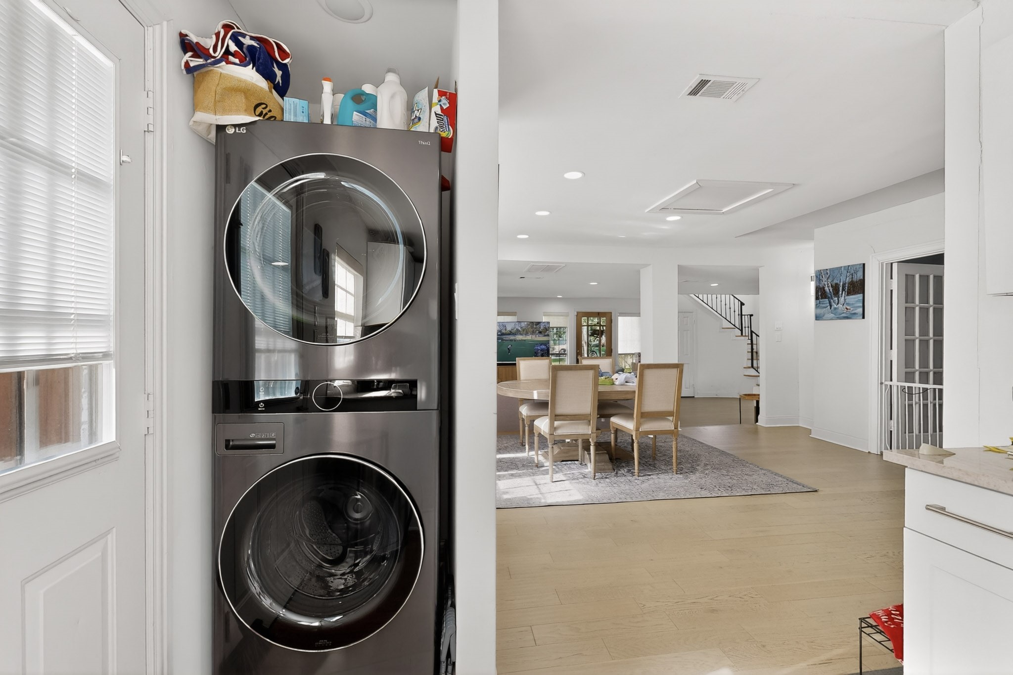 6130 Lakeshore Drive