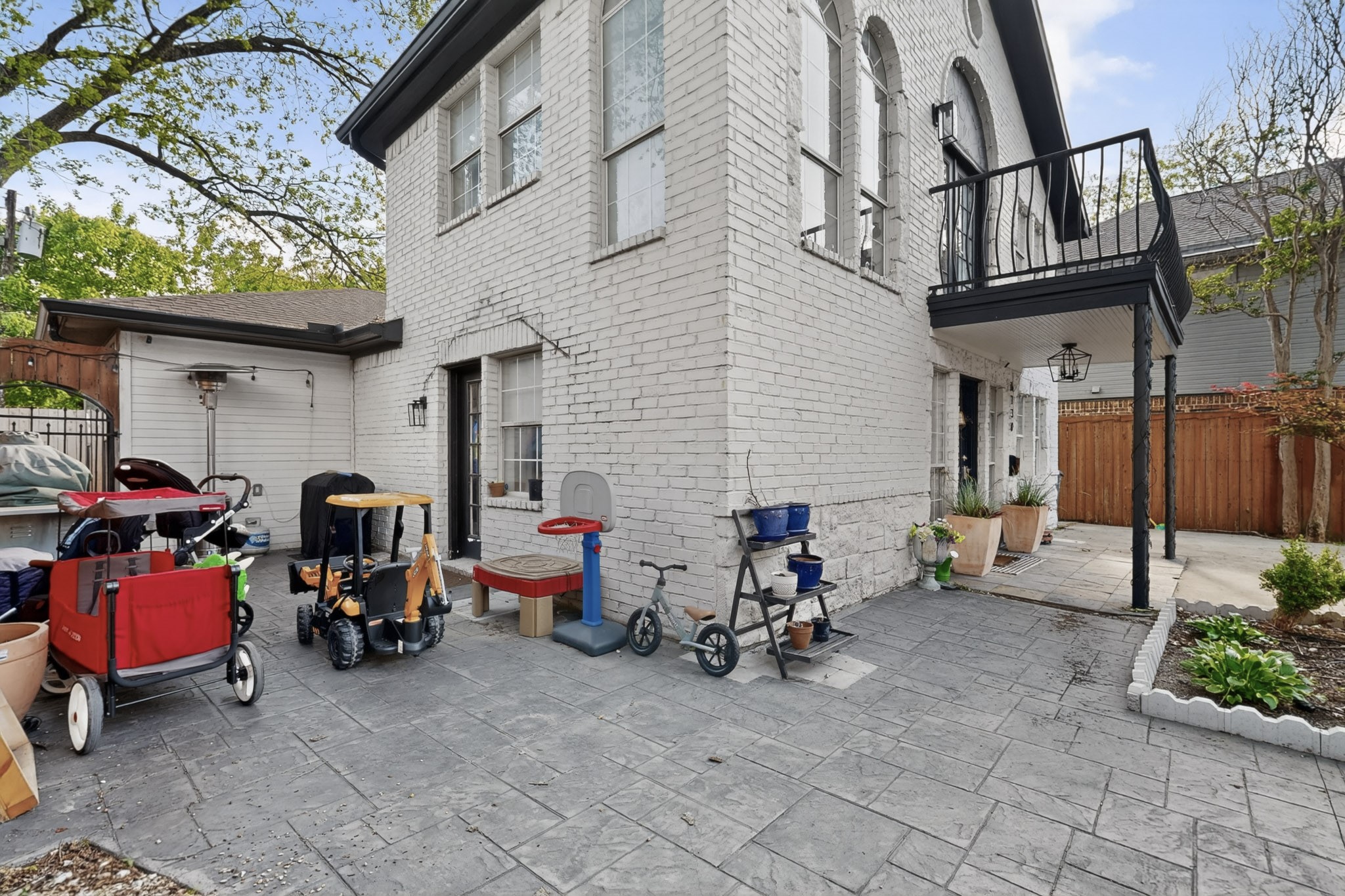 6130 Lakeshore Drive