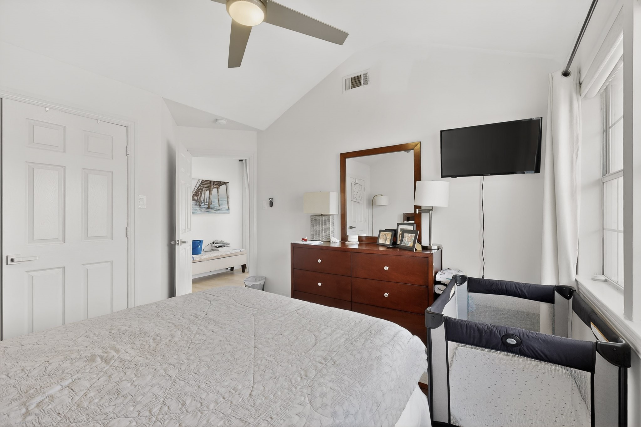 6130 Lakeshore Drive