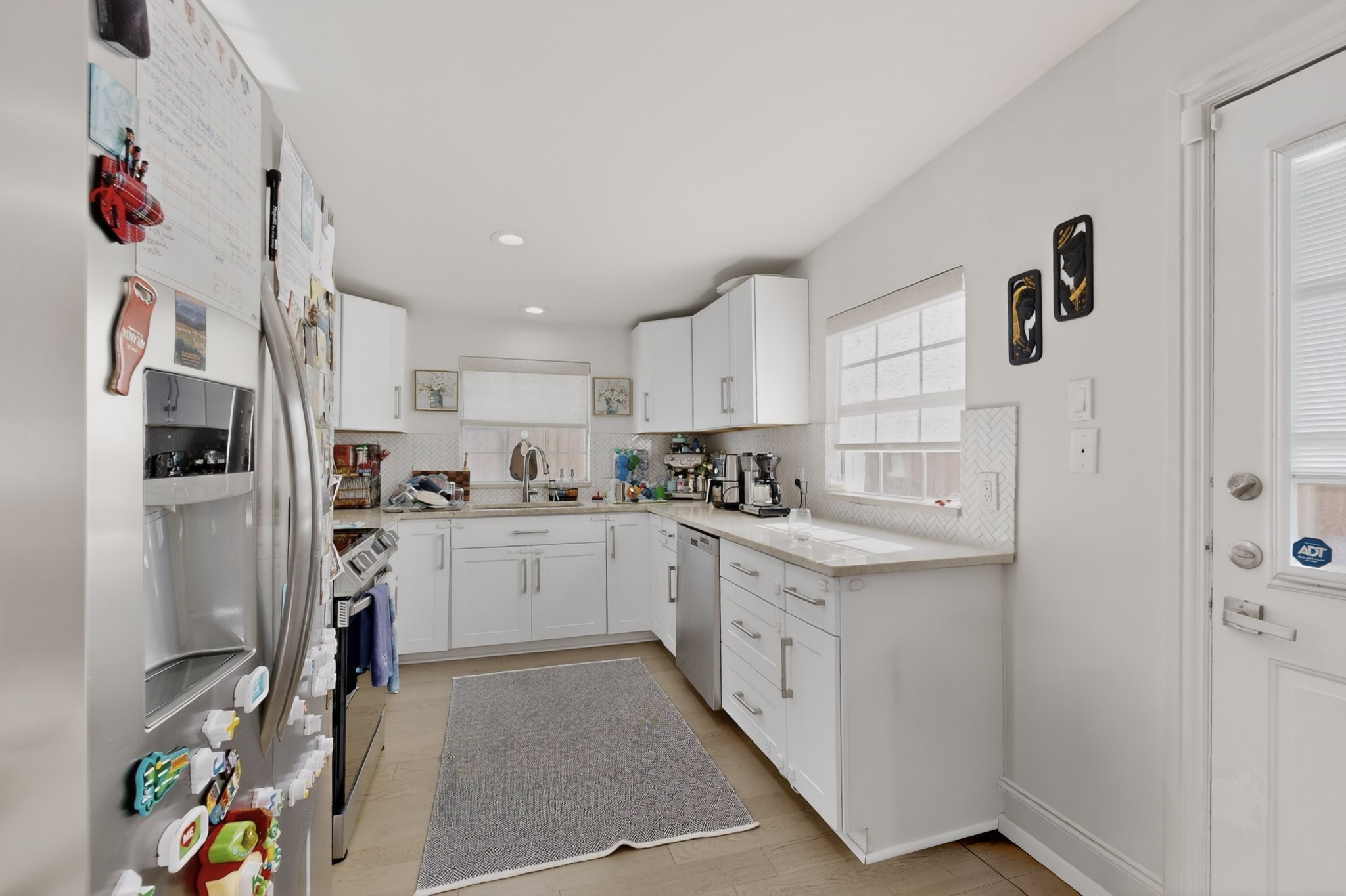 6130 Lakeshore Drive