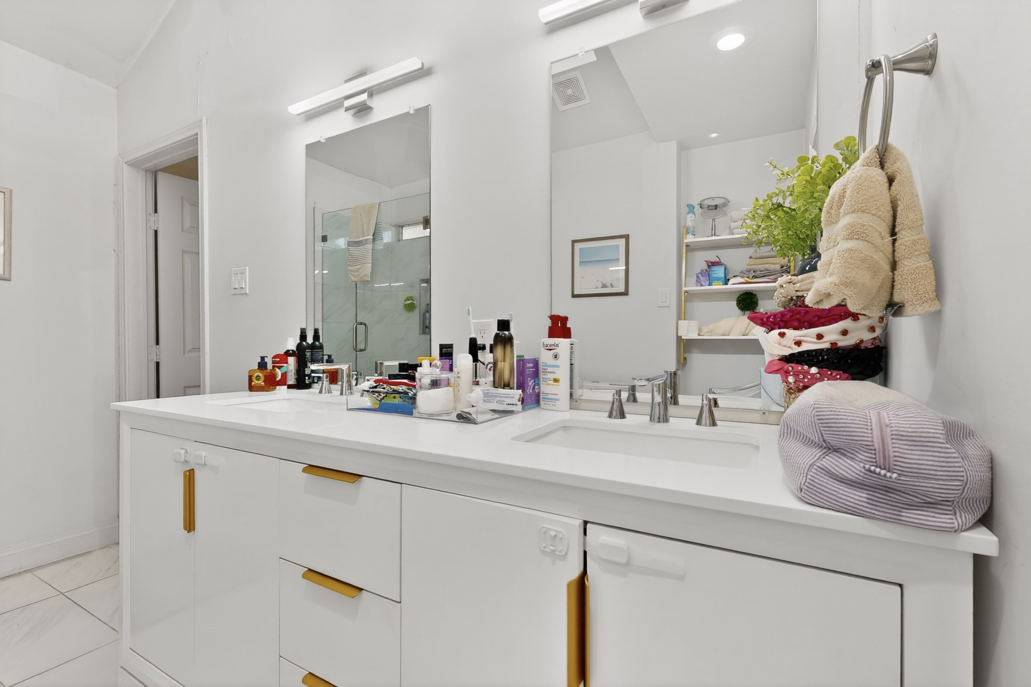 6130 Lakeshore Drive