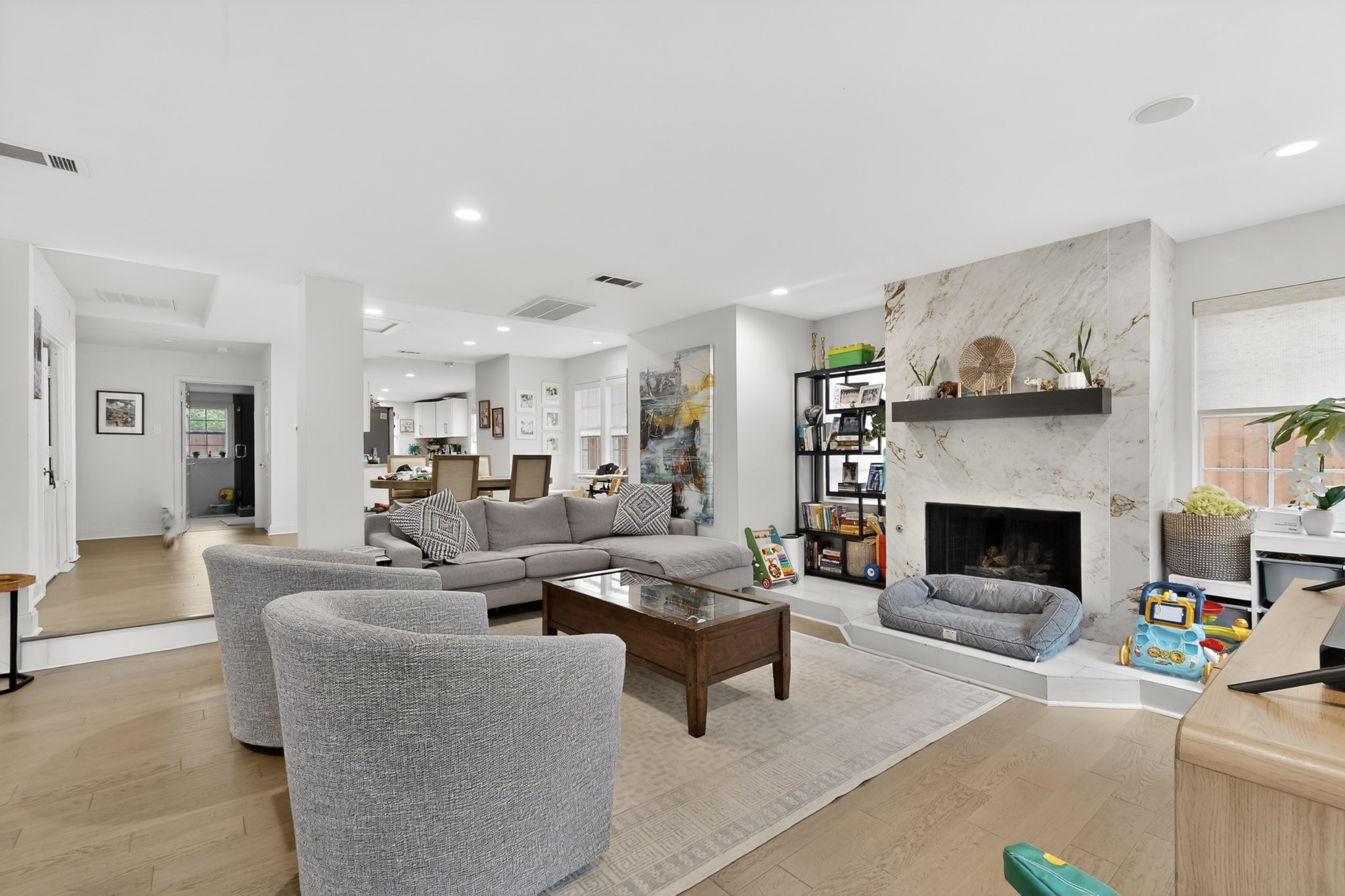 6130 Lakeshore Drive