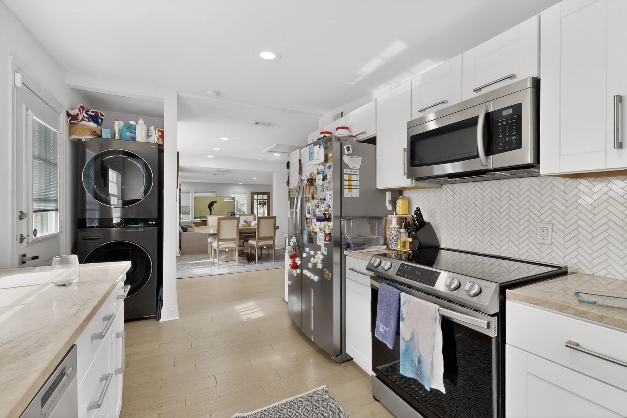 6130 Lakeshore Drive