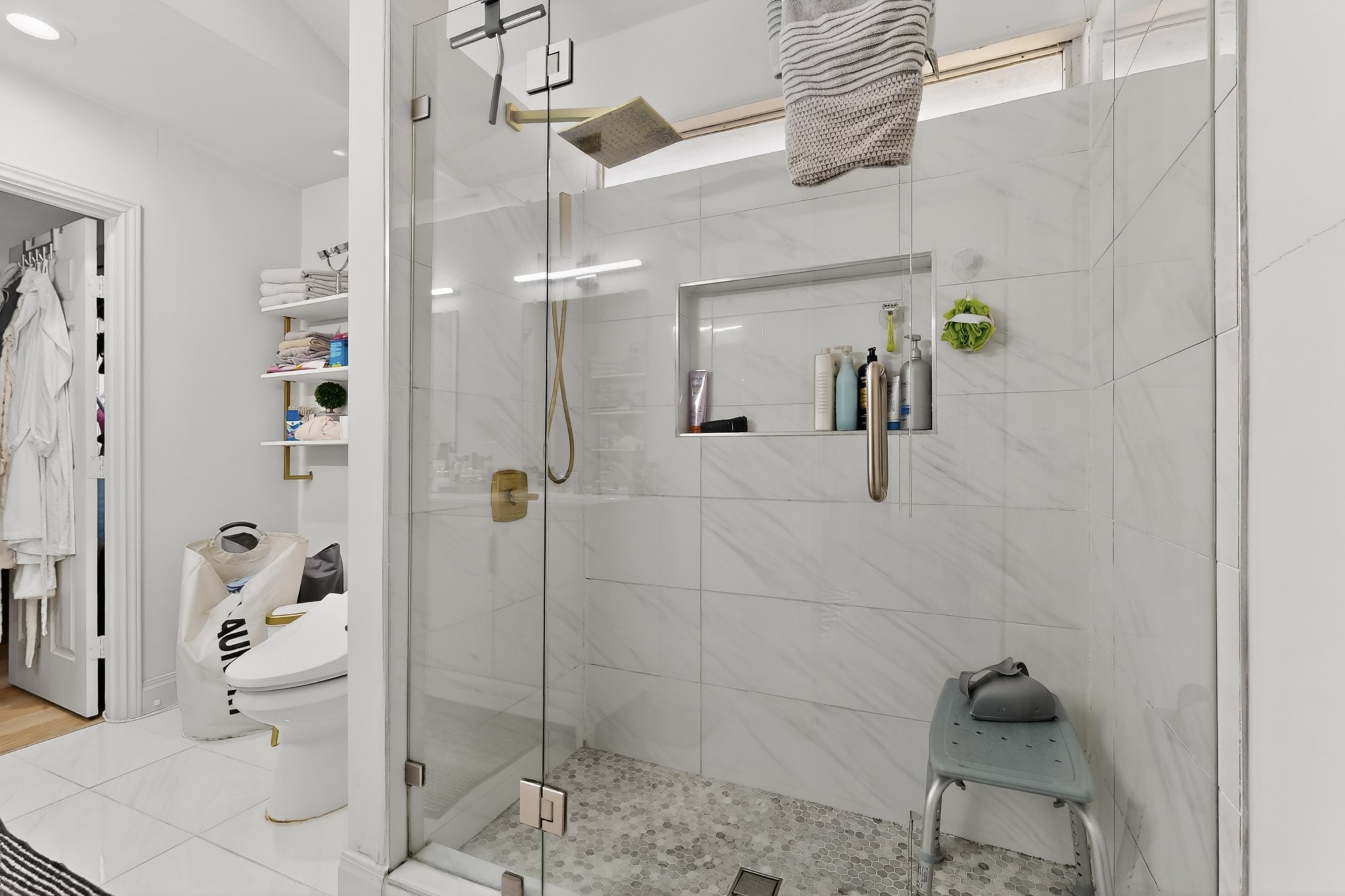 6130 Lakeshore Drive