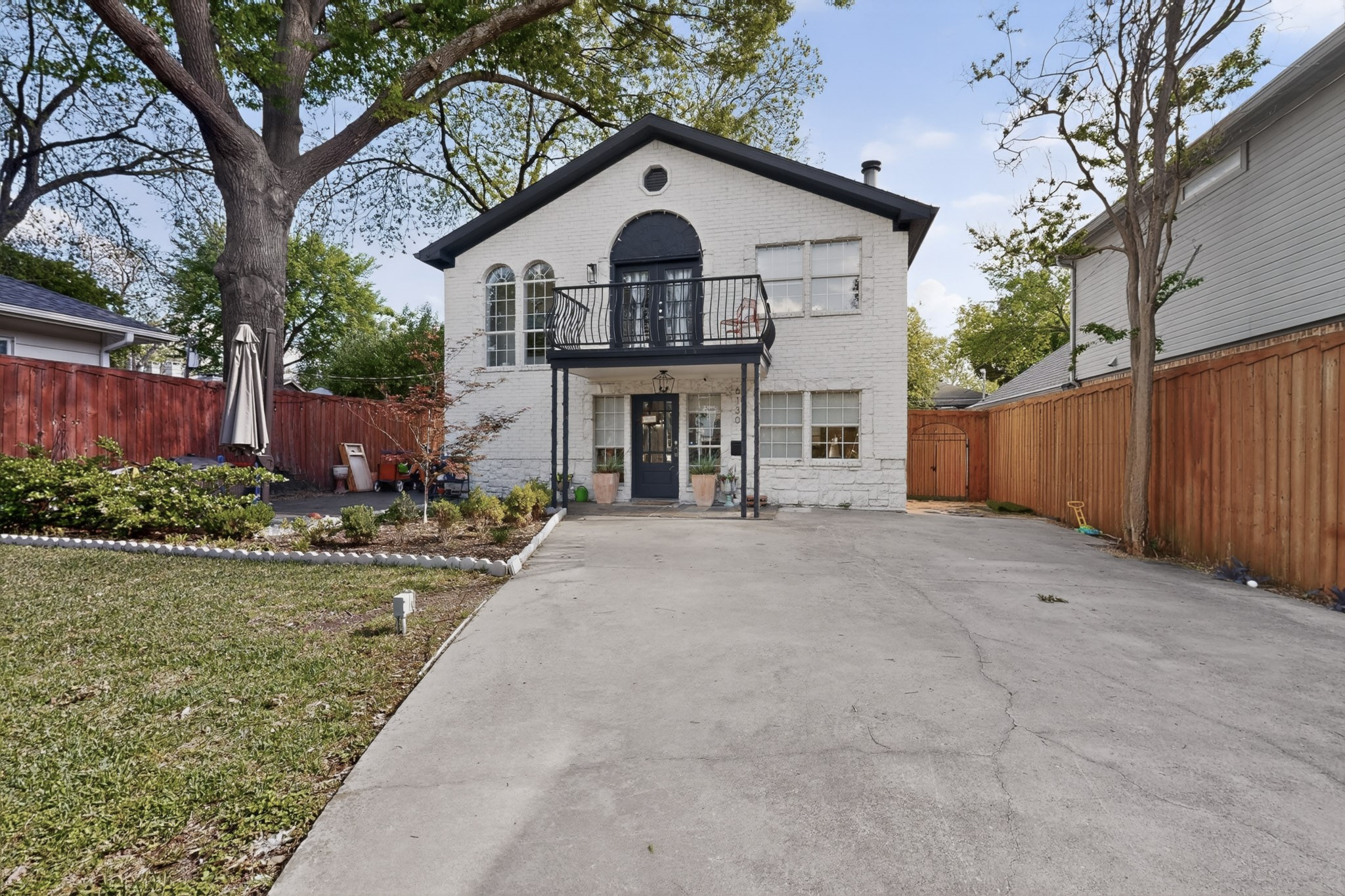 6130 Lakeshore Drive