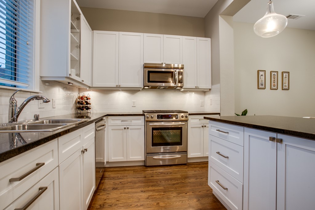4211 Rawlins Street 527