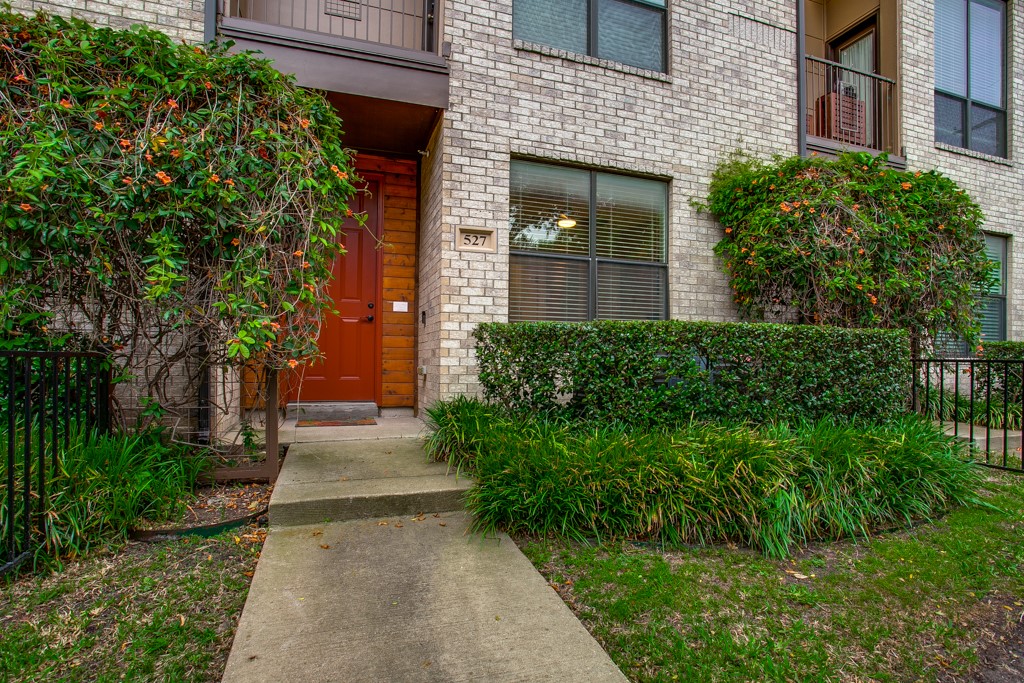 4211 Rawlins Street 527