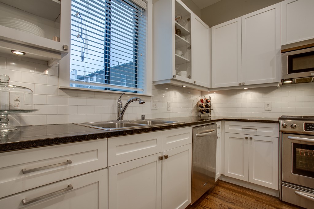 4211 Rawlins Street 527