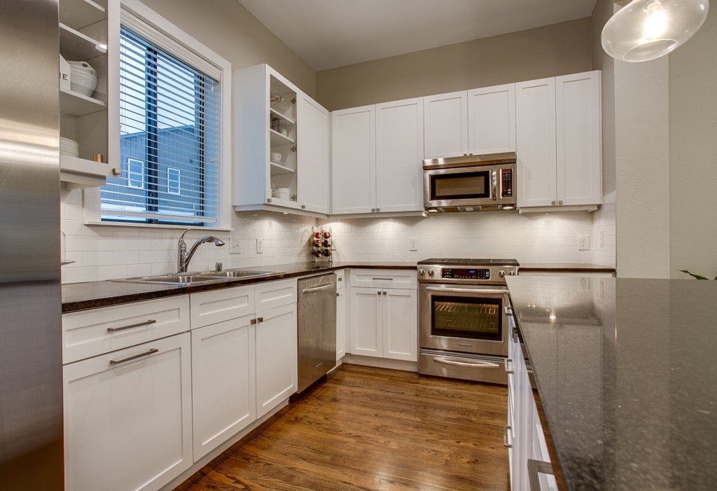 4211 Rawlins Street 527