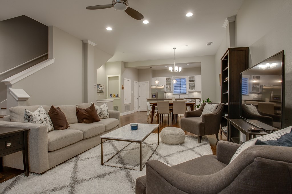 4211 Rawlins Street 527