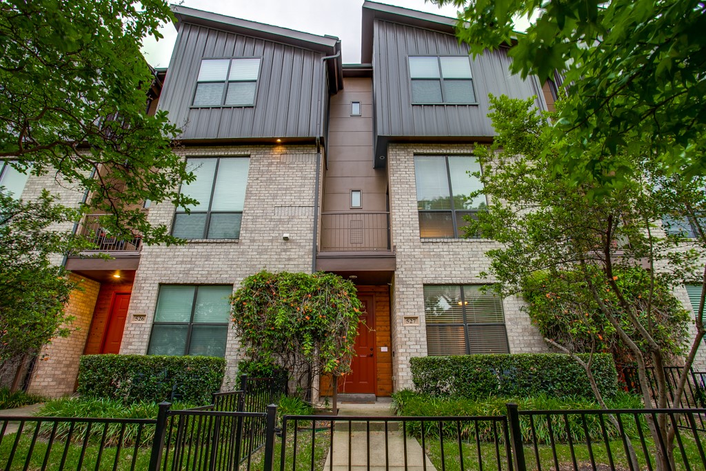 4211 Rawlins Street 527