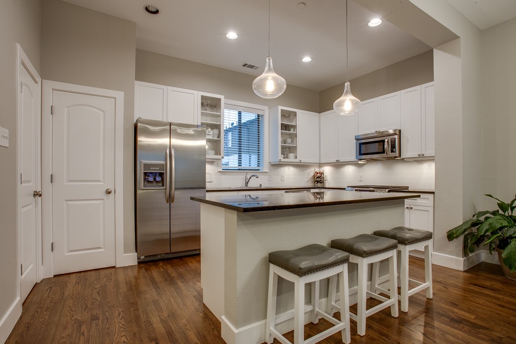 4211 Rawlins Street 527