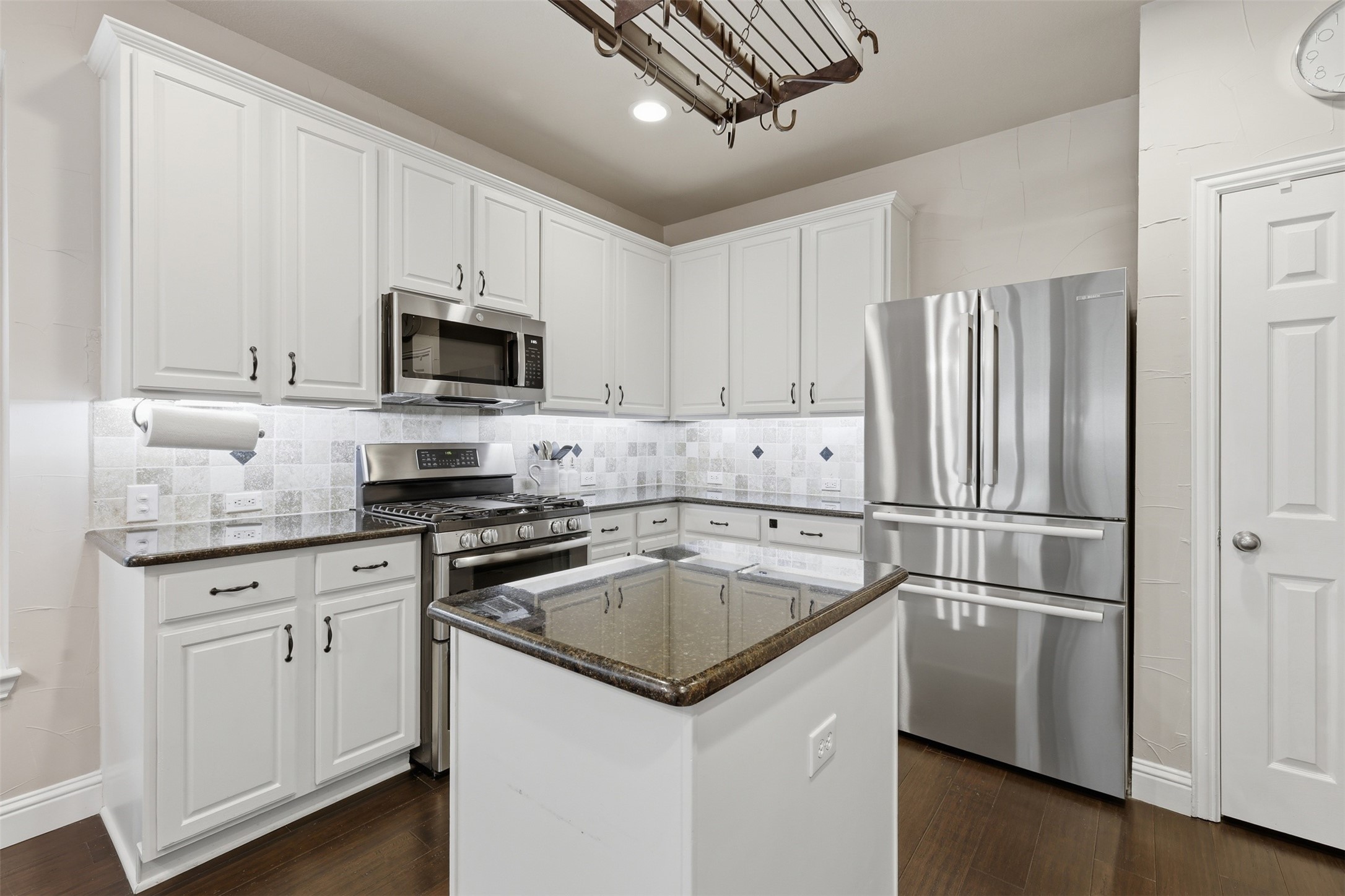 6974 Shoreview