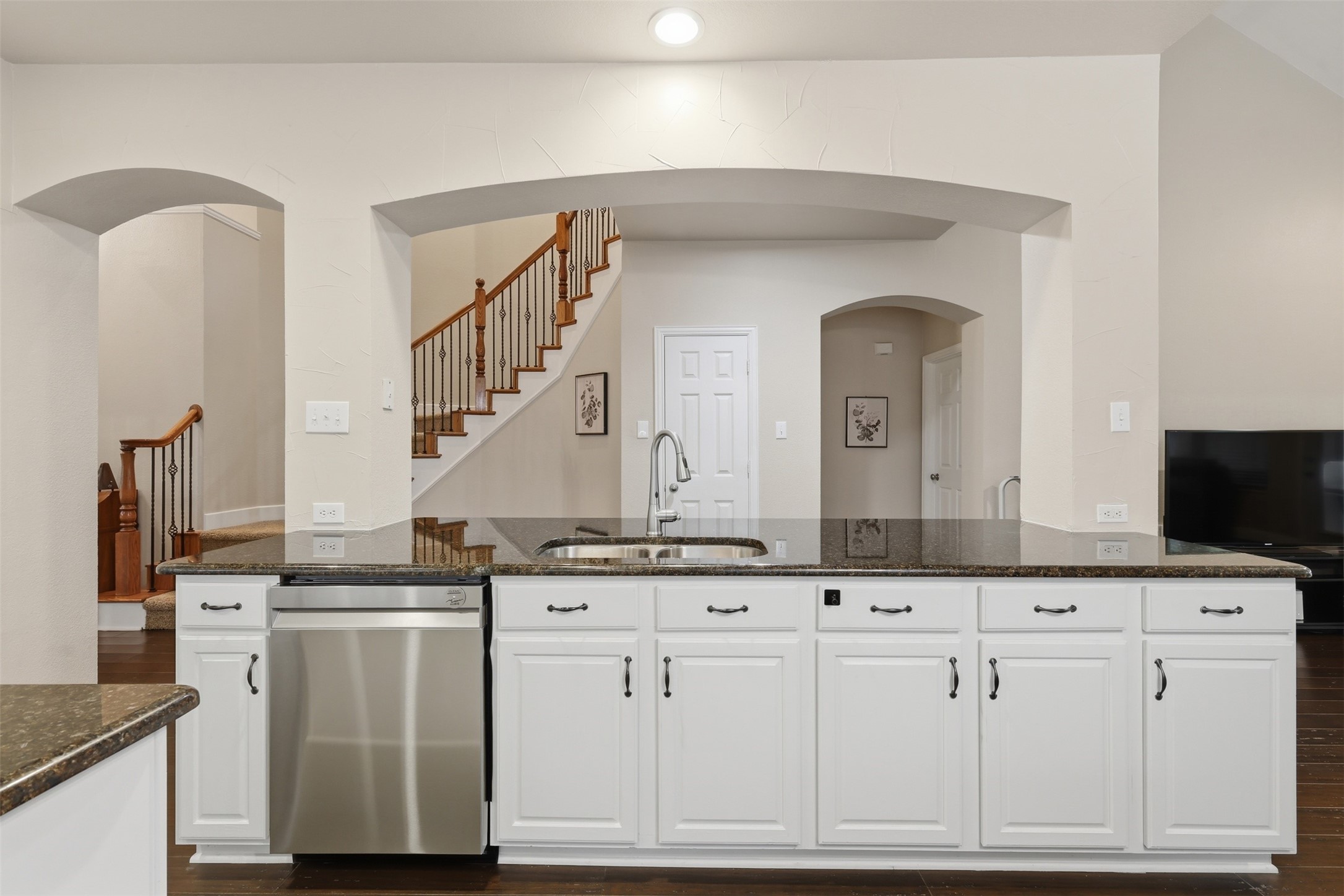 6974 Shoreview