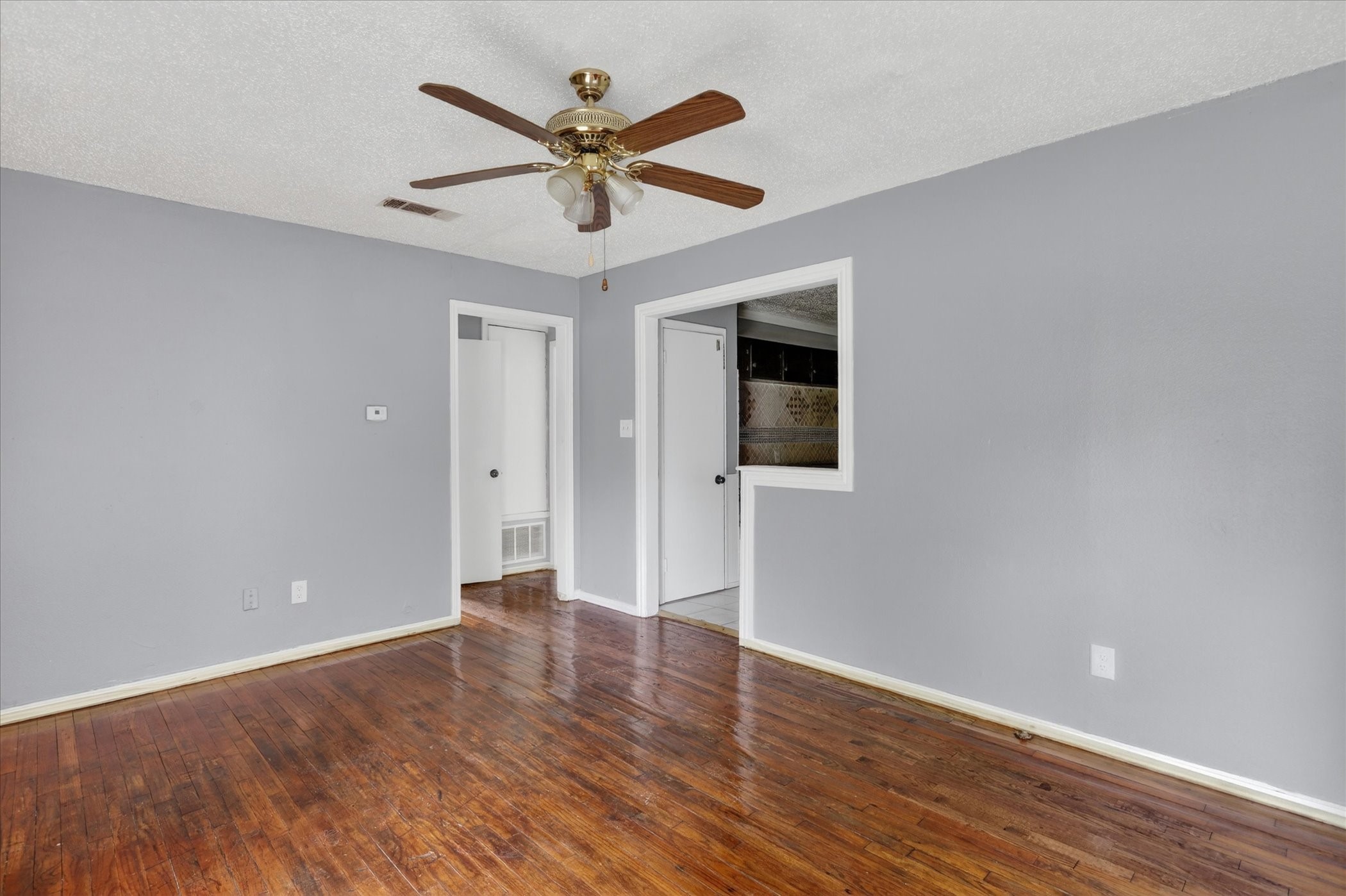 8752 Woodcastle Drive