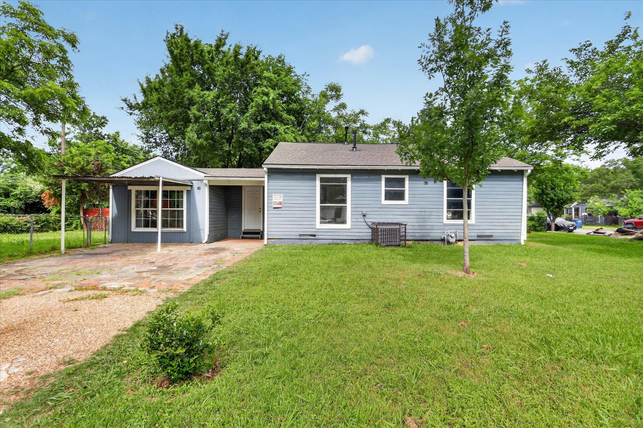 8752 Woodcastle Drive