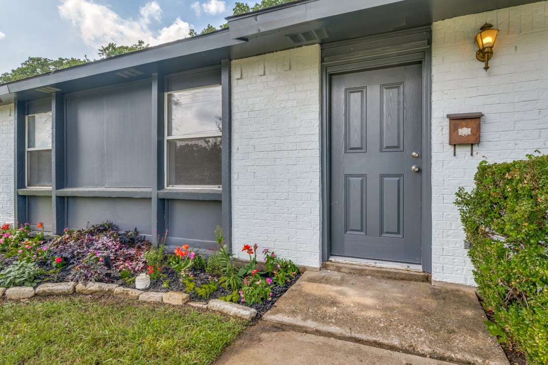 1025 Kingston Drive