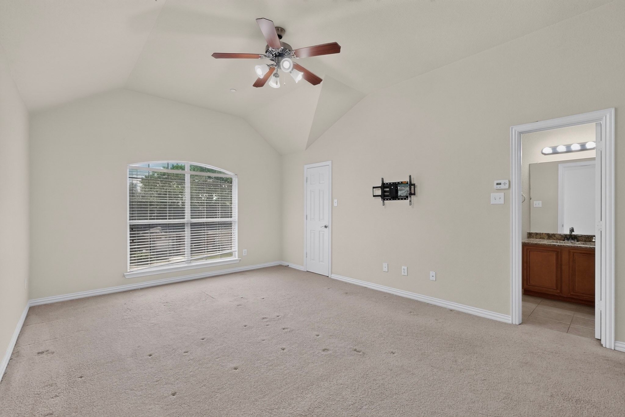8712 San Bernard Street
