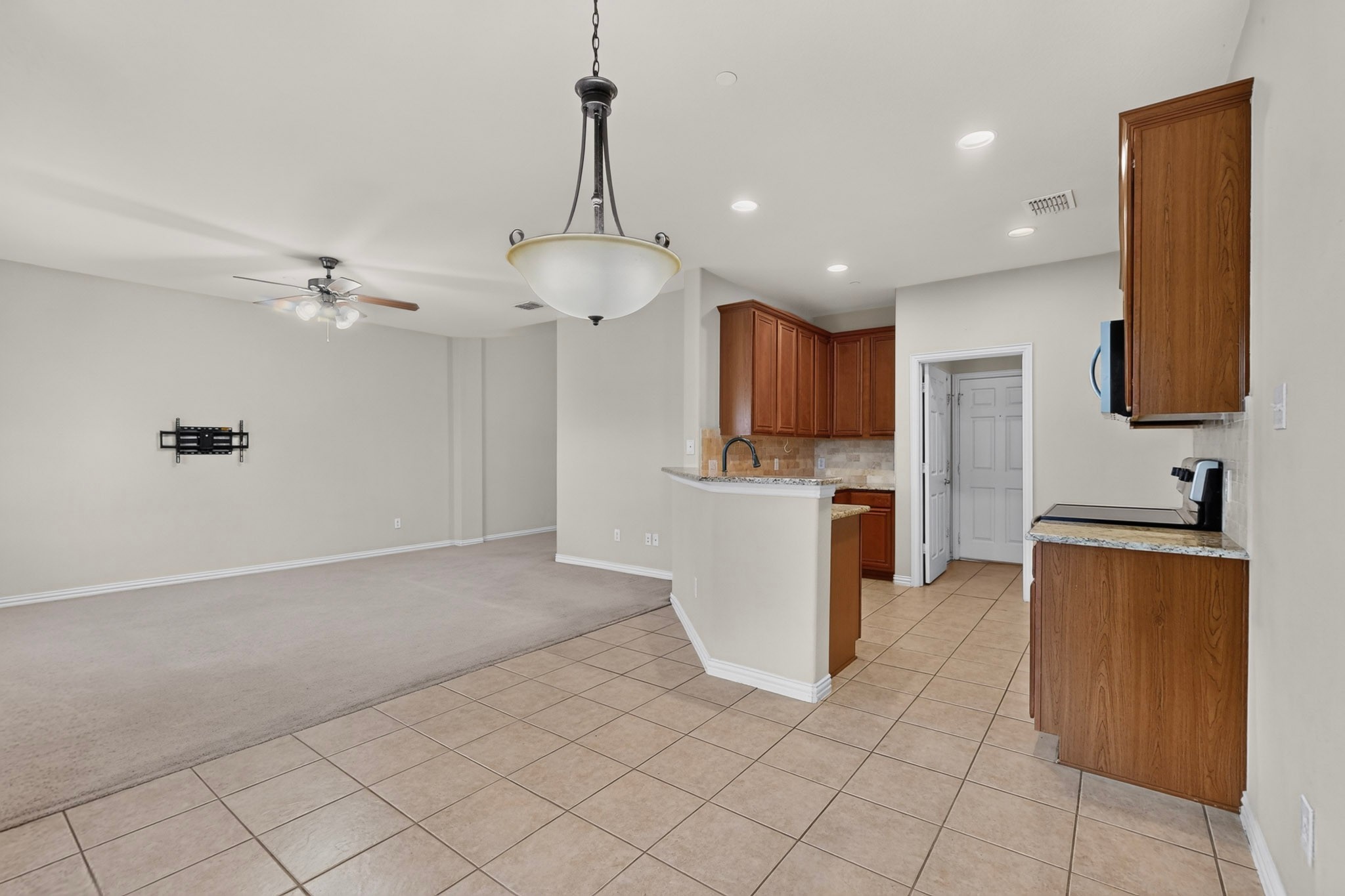 8712 San Bernard Street