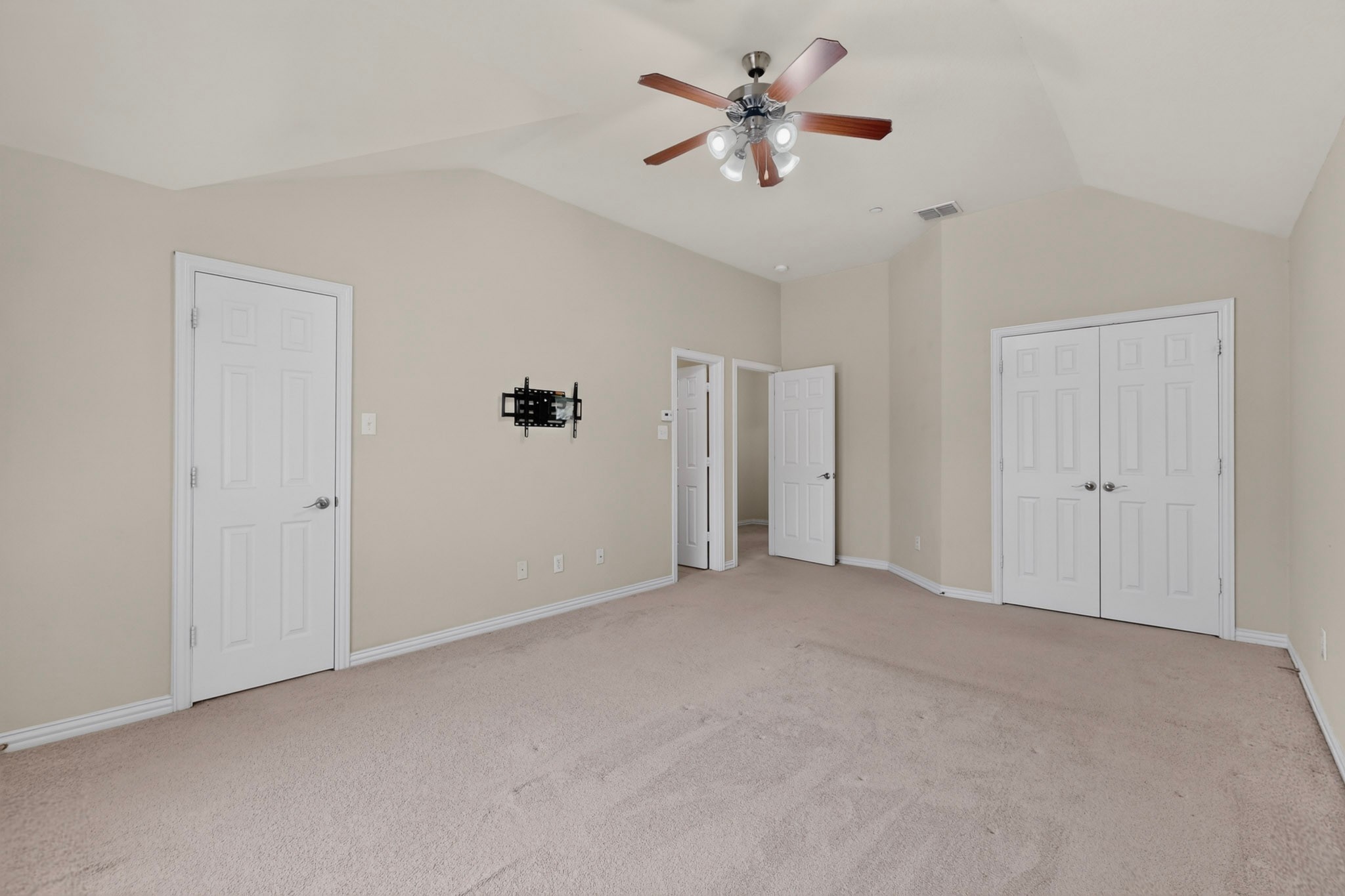 8712 San Bernard Street