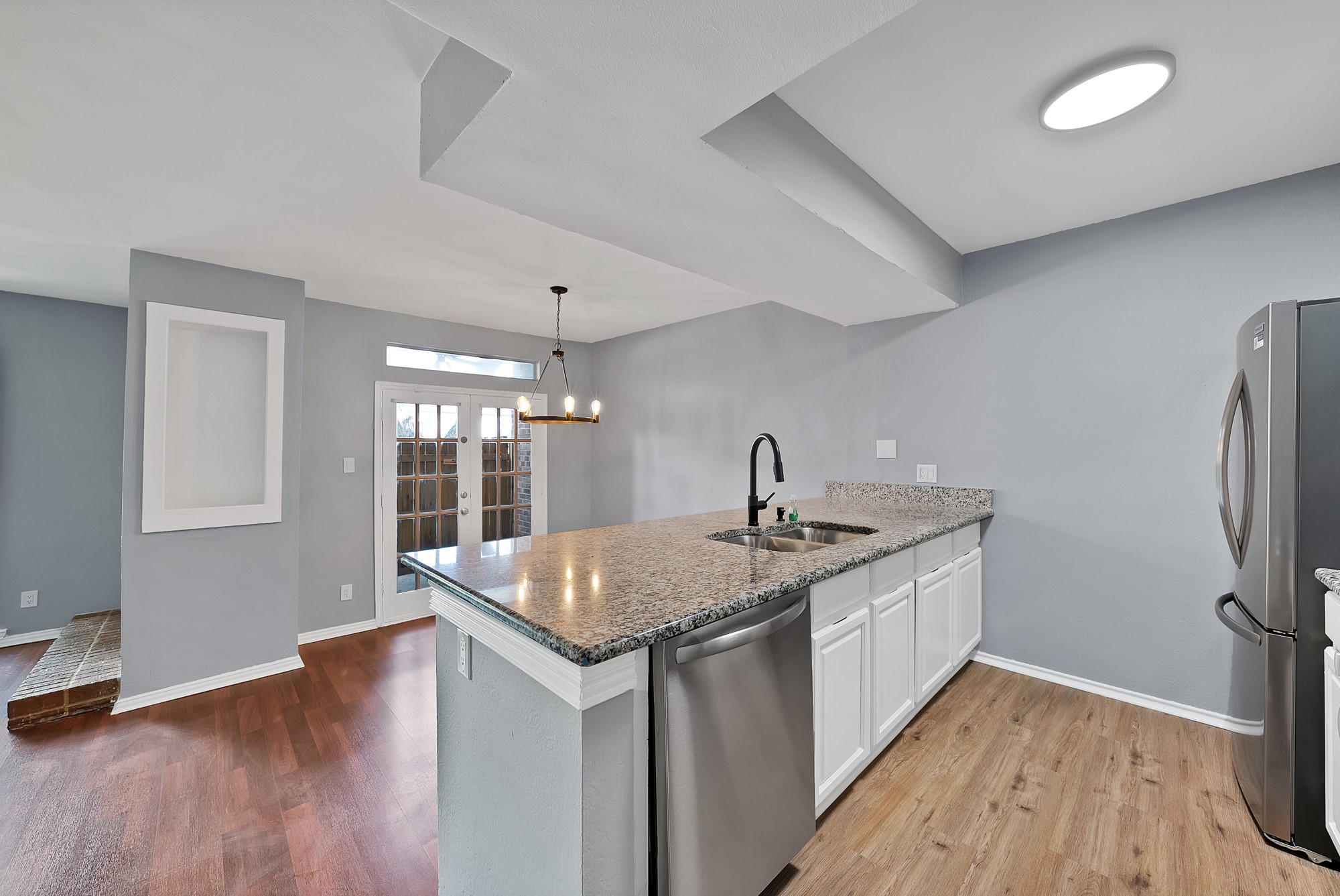 5750 Phoenix Drive 33