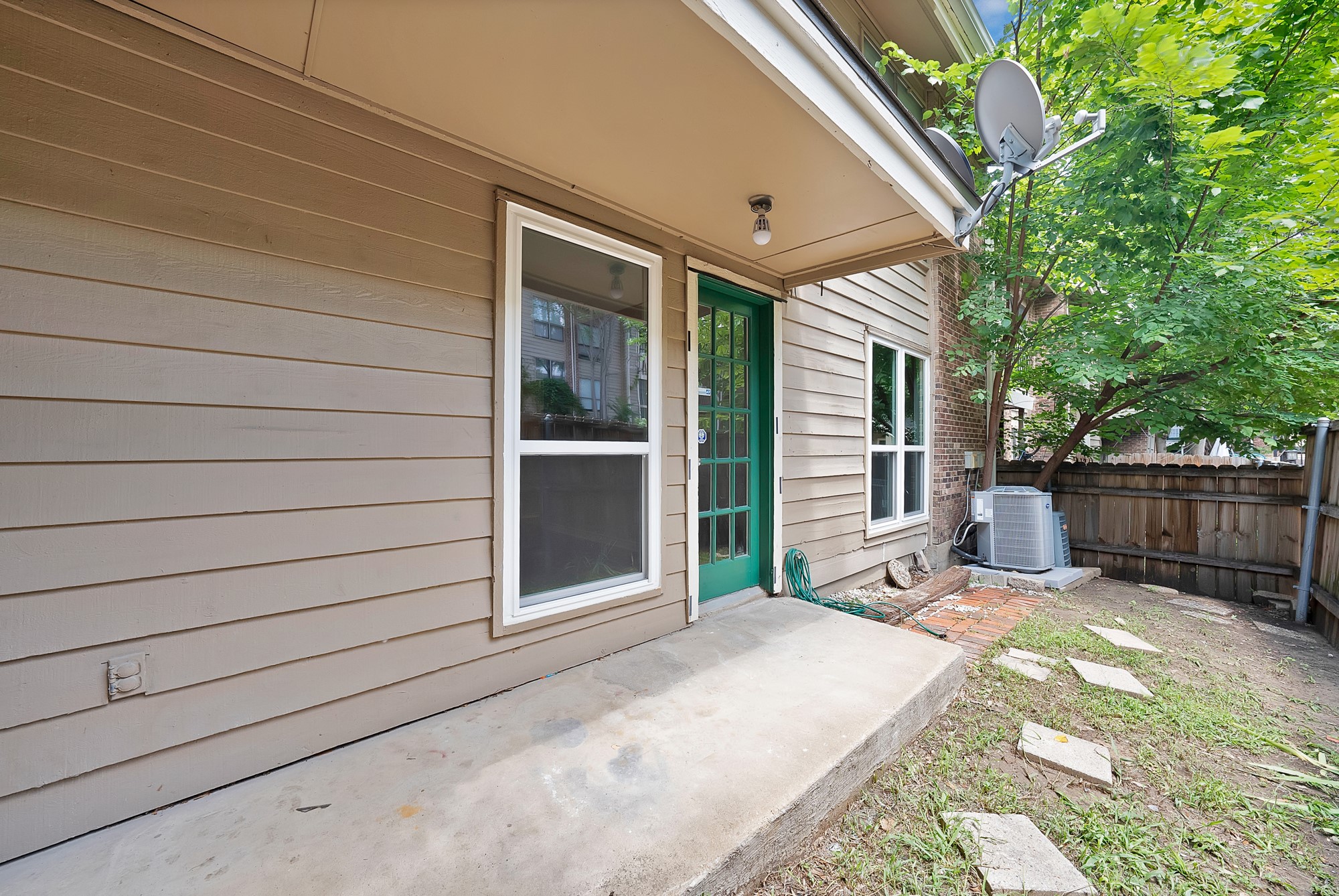 5750 Phoenix Drive 33