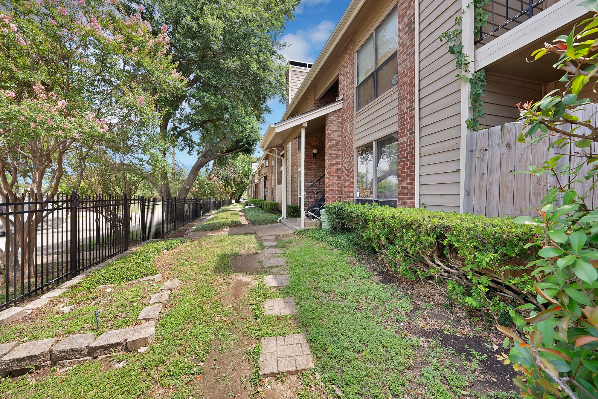 5750 Phoenix Drive 33
