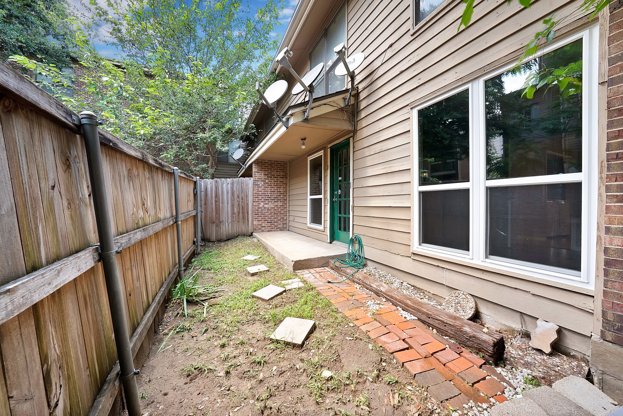 5750 Phoenix Drive 33