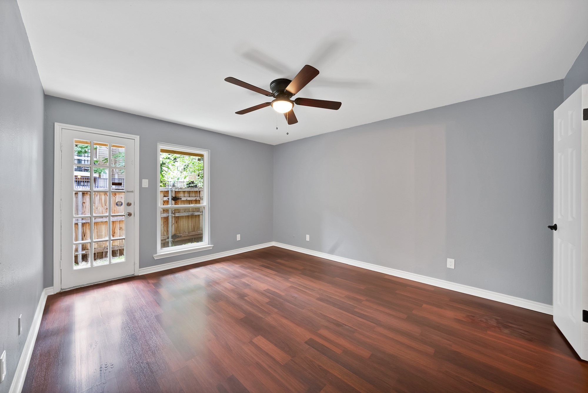5750 Phoenix Drive 33