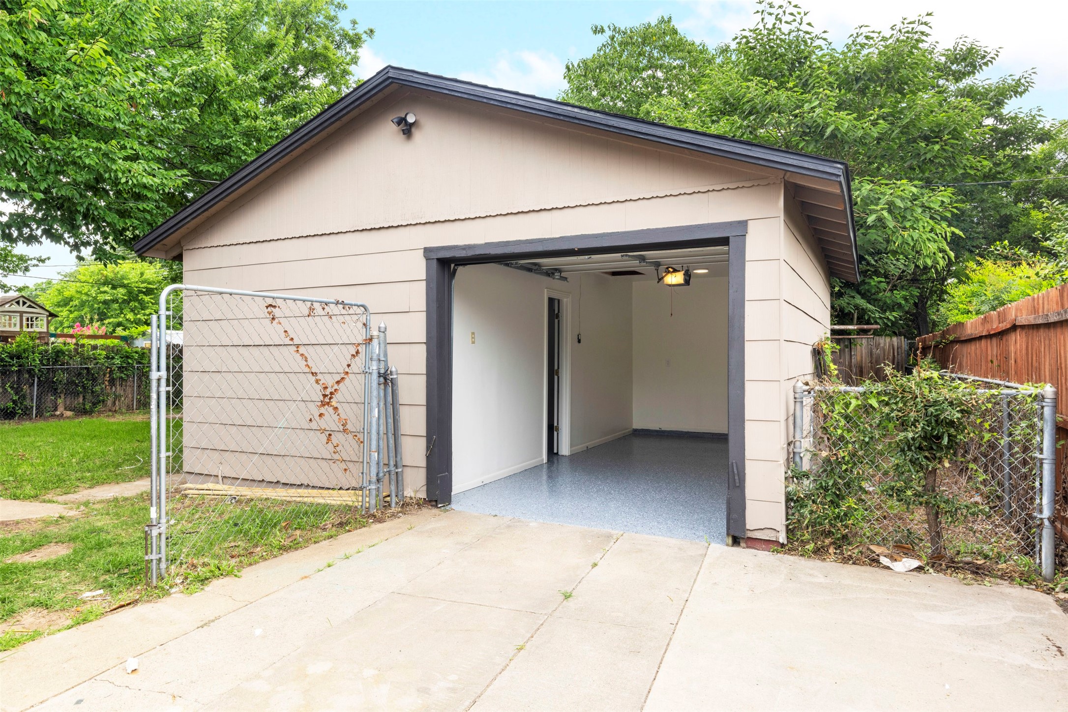 829 Yale Street