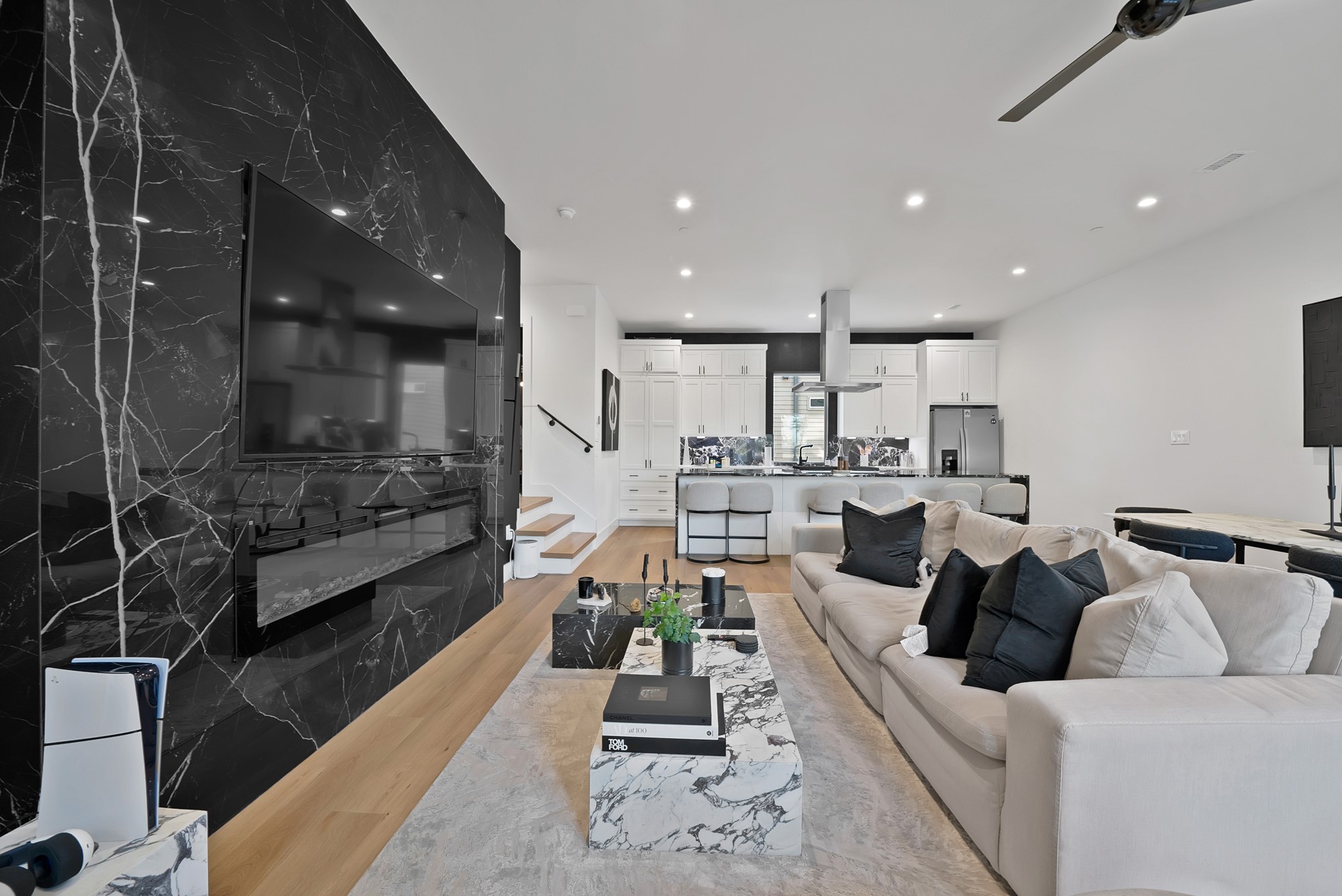 2139 Mail Avenue 102
