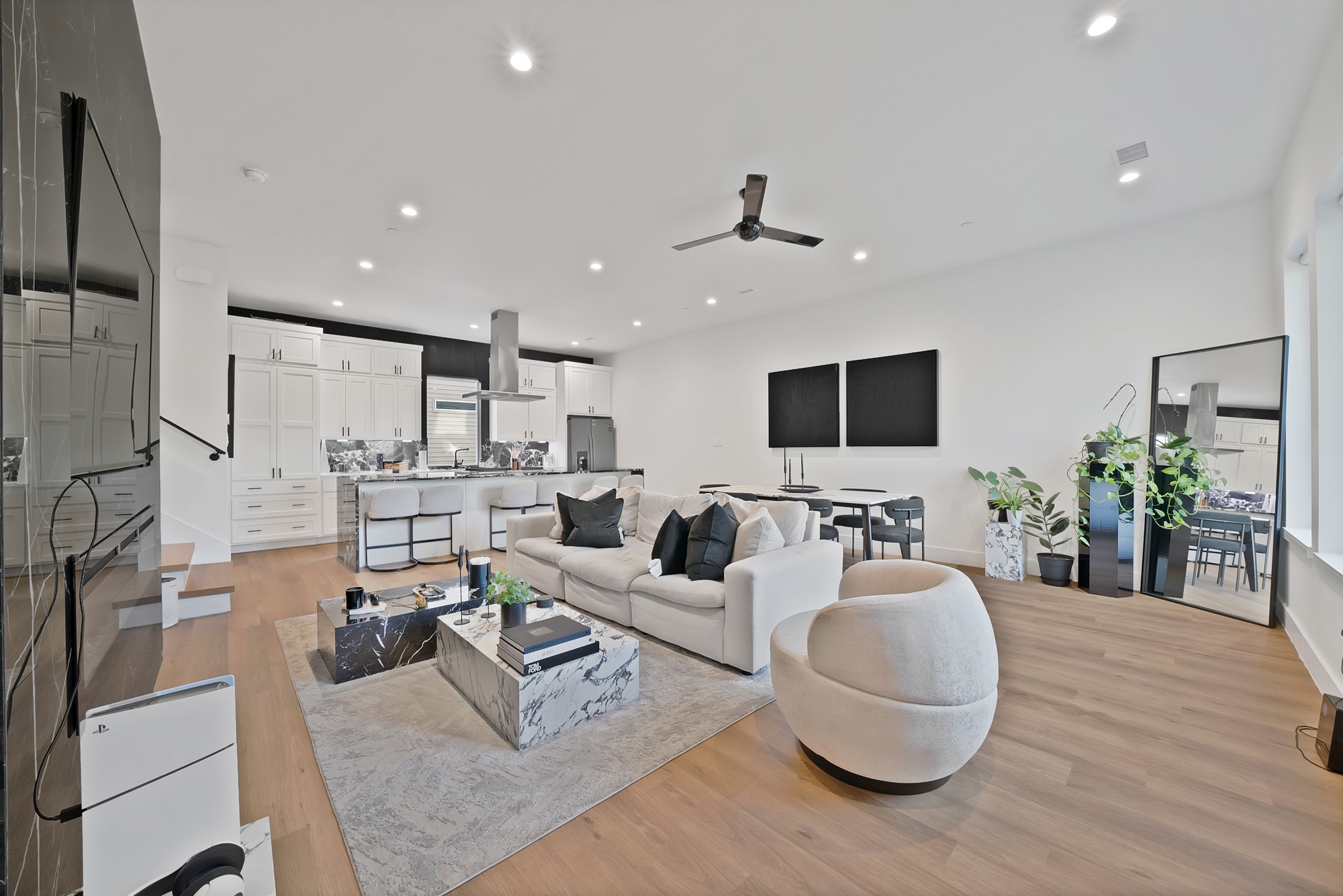 2139 Mail Avenue 102