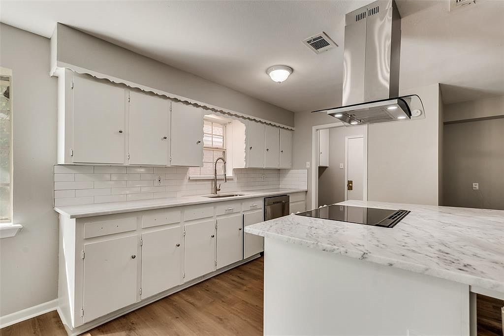 8423 Cadenza Lane