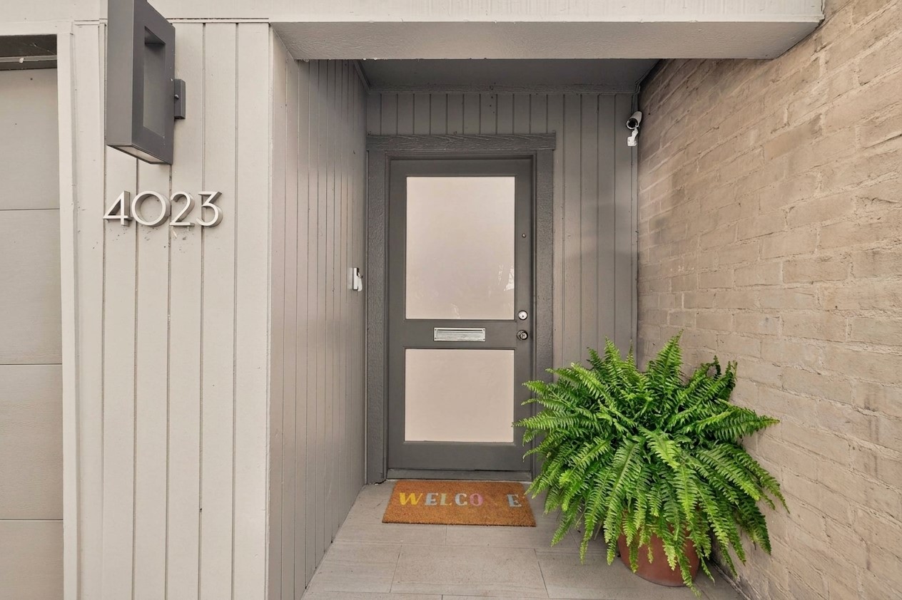 4023 Travis Street