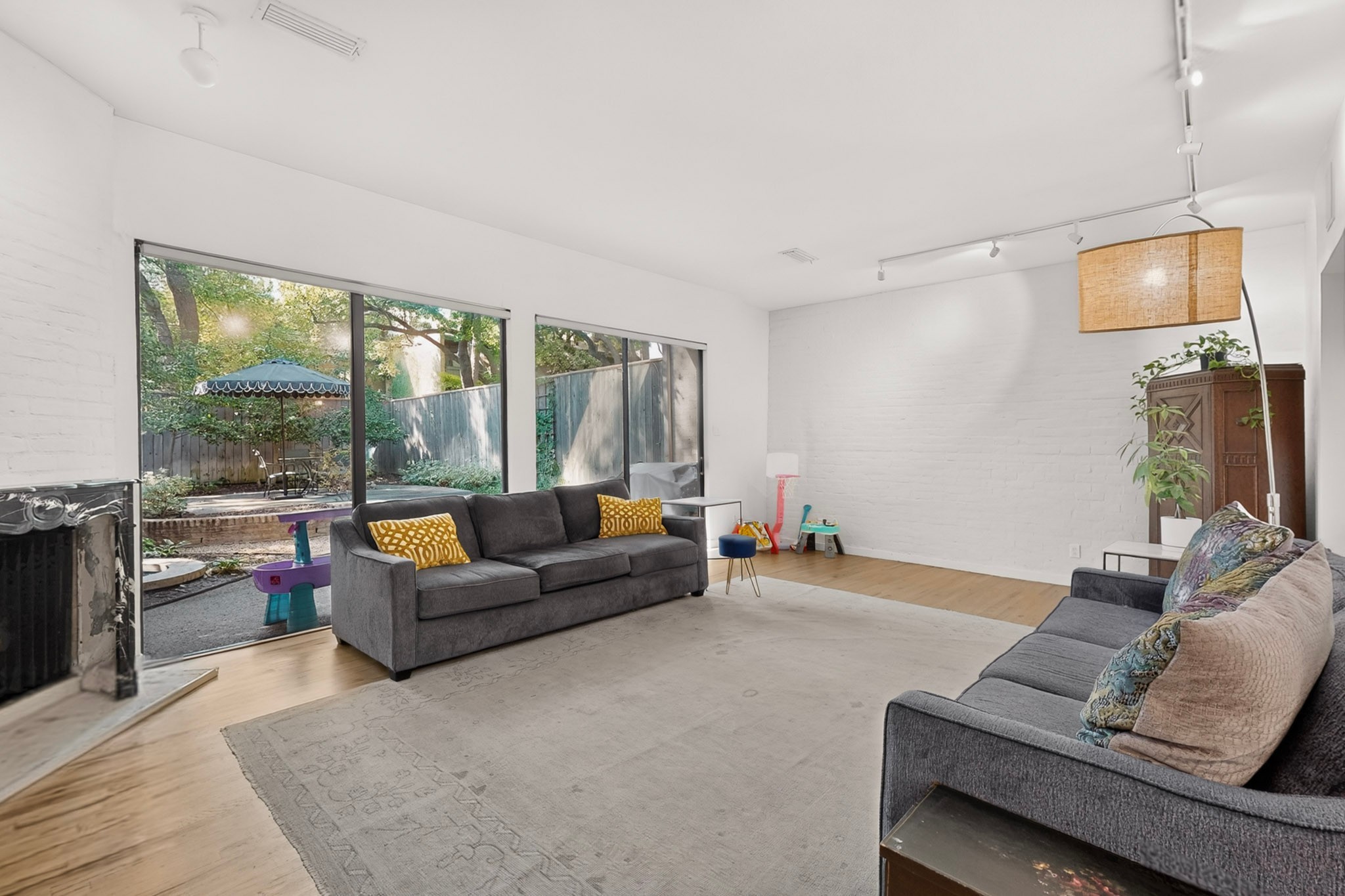 4023 Travis Street