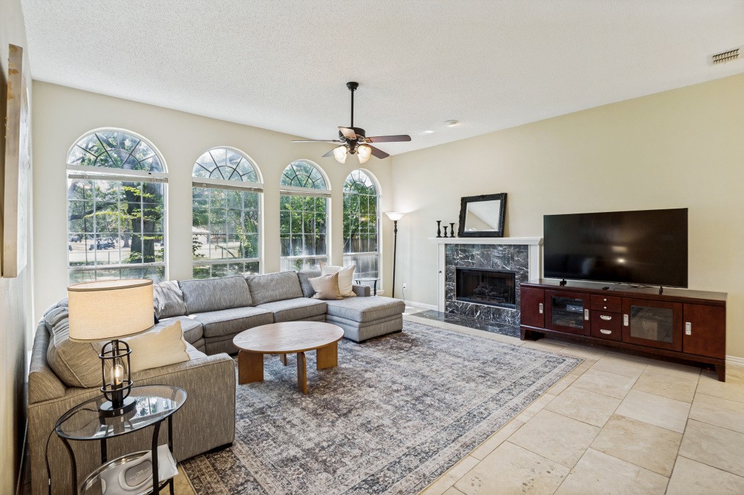 10913 Alexandria Drive
