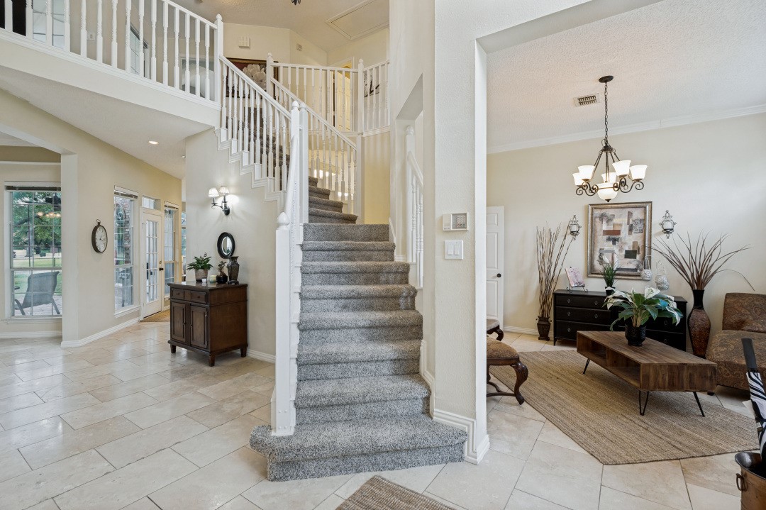 10913 Alexandria Drive